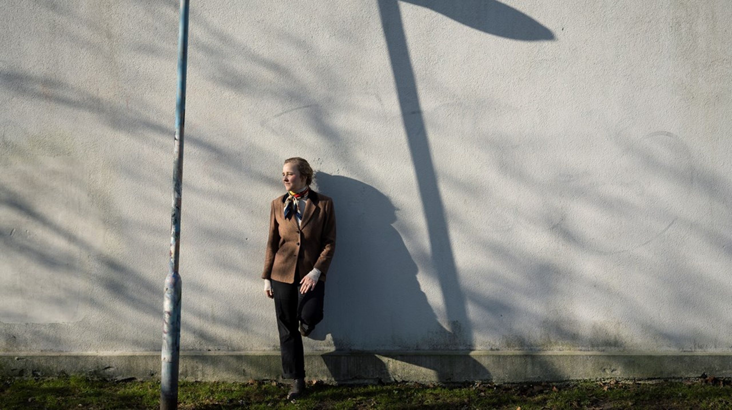 Vi kan sagtens kritisere politikere for at være populister og opføre sig som influencere, men vi lapper det i os og (re)producerer selv de mest fordummende synspunkter, skriver Karen Dich.