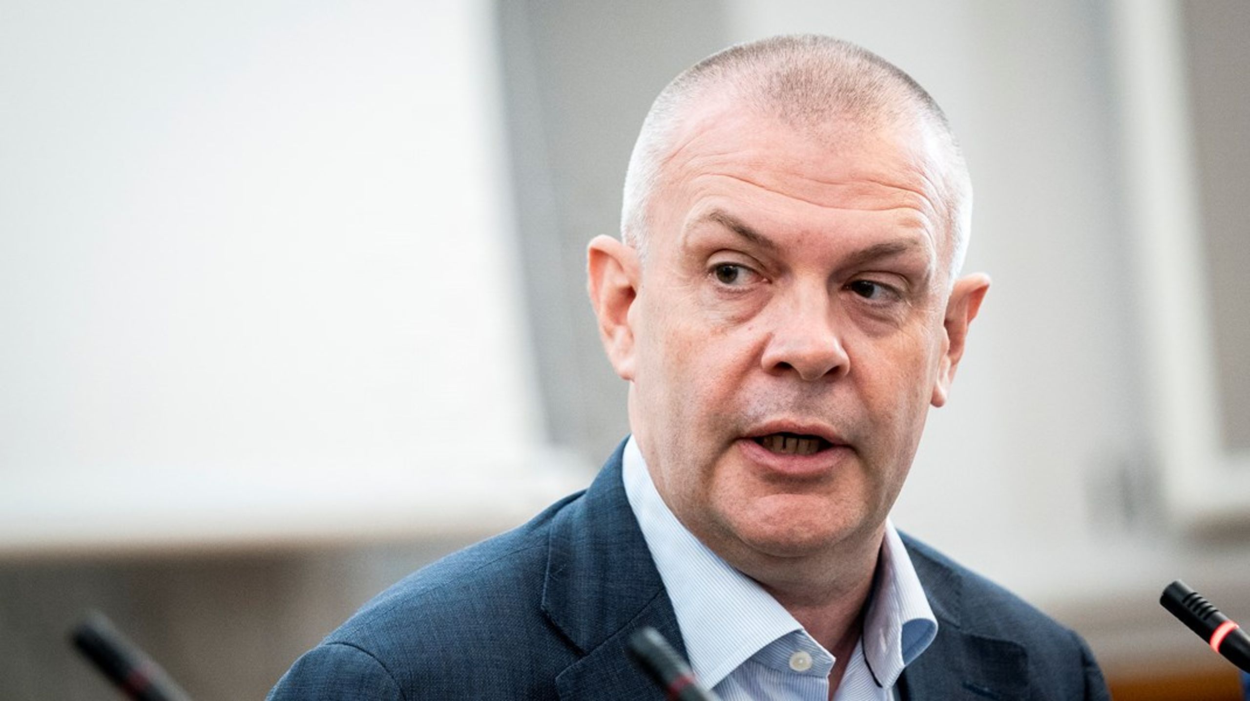 Corydon risikerer, at hans mange flotte ord i den nye strategi reduceres til ordskvalder, fordi virkeliggørelsen af dem lader vente så længe på sig, skriver Niels Frid-Nielsen.<br>