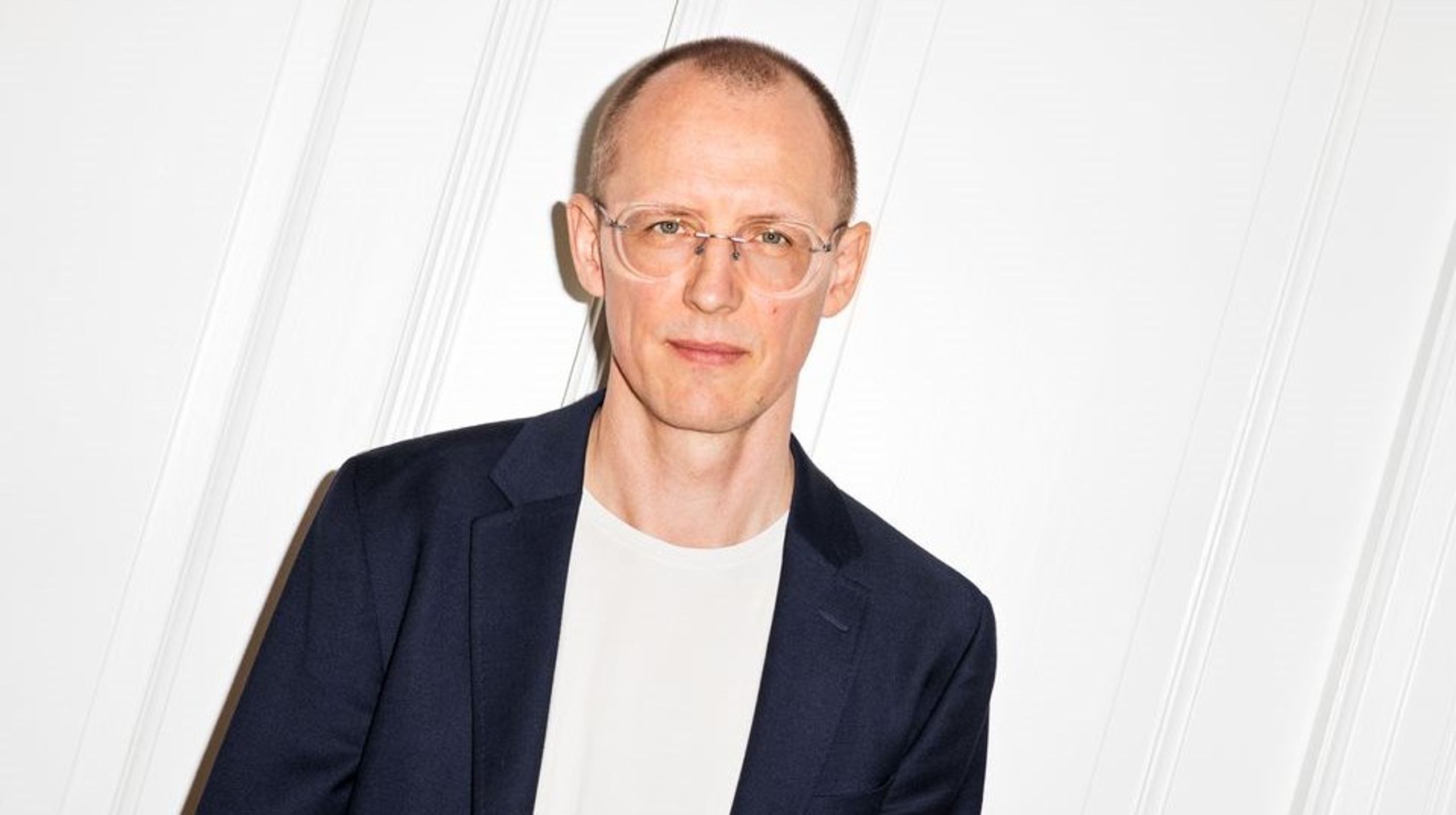 Mads Bang har tidligere været blandt andet magasinredaktør på Altinget samt journalist og nyhedsbrevsredaktør på Computerworld