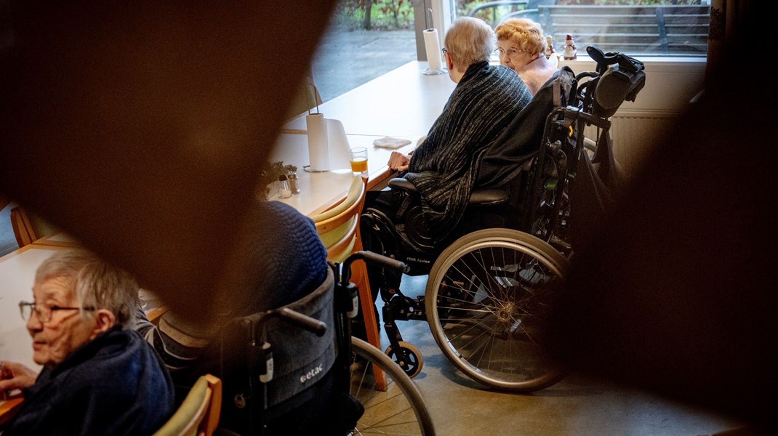 Ældre Sagen vil have en ny regering til at indføre omsorgsgaranti i ældreplejen.