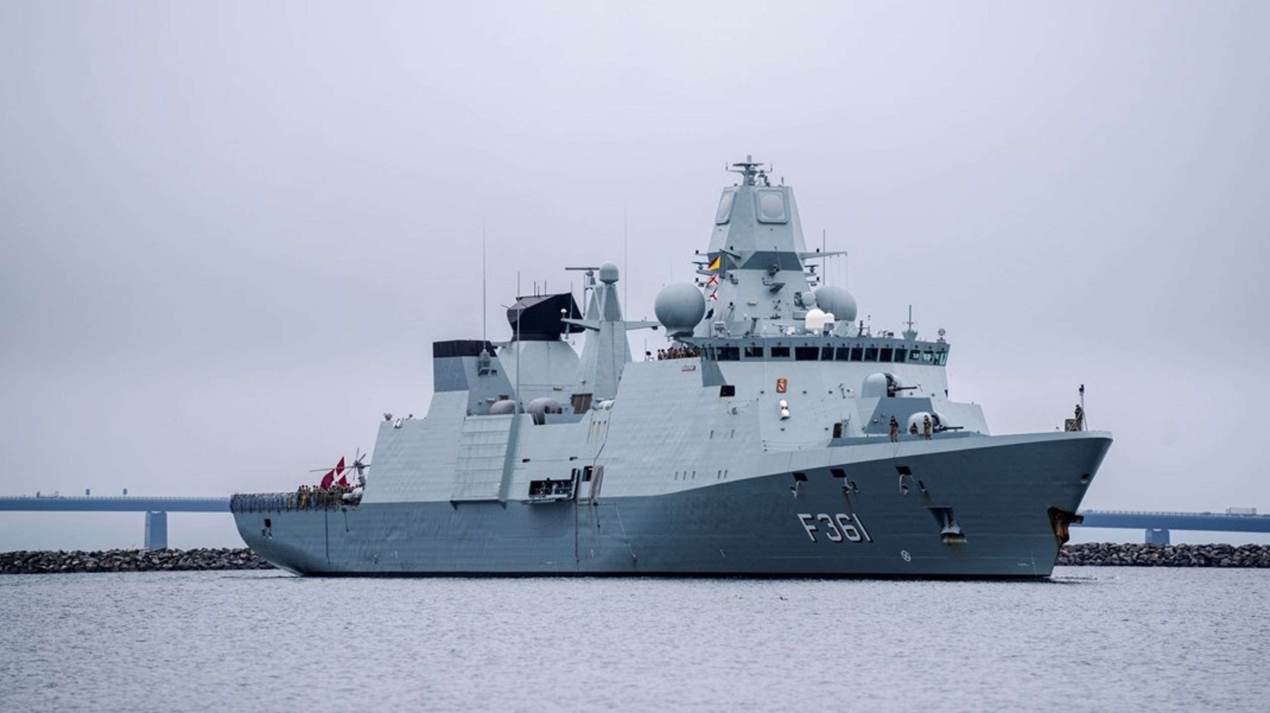 Selv hvis der i morgen sad en fuldt beslutningsdygtig minister, står Danmark reelt uden de maritime kapaciteter, der skal til for at gøre en forskel, skriver Carsten Bach.