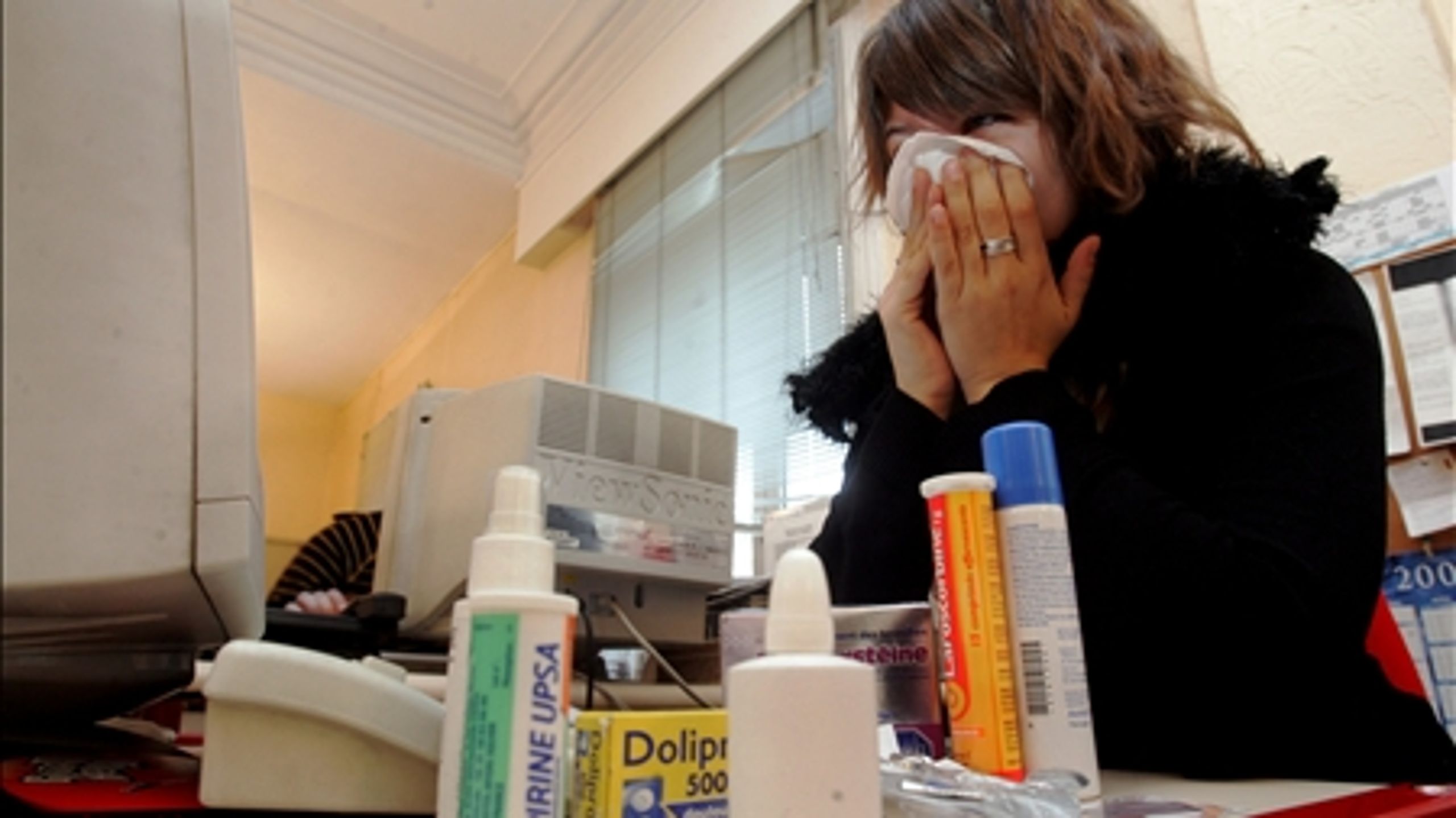 De ansatte i ministerierne har få sygedage, og om det skyldes, at de møder på arbejde med kleenex og aspirin fremgår ikke af statistikkerne.