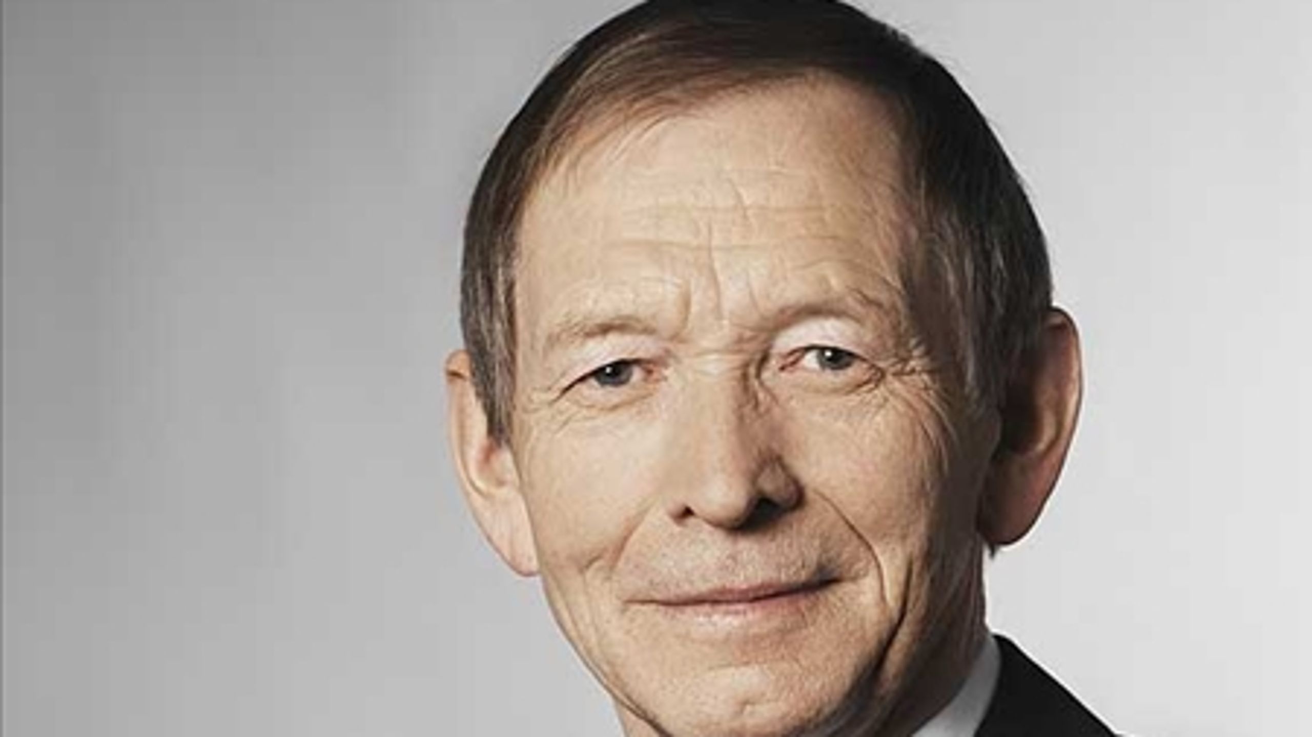 Hvis og hvis og hvis. Det forholder vi os til i den rækkefølge, det kommer. Jeg ved godt, mine kolleger har kommenteret, og det skal de være velkomne til. Men min første kommentar falder i Præsidiet, siger Folketingets formand Christian Mejdahl om debatten om muslimske tørklæder på Folketingets talerstol.
