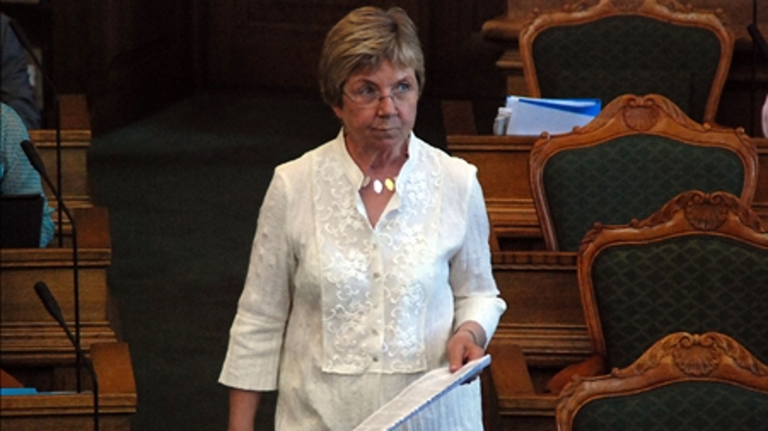 Marianne Jelved søger fortsat efter opbakning til partiets politik, mens øvrige politikere kalder de ultimative krav en fadæse.