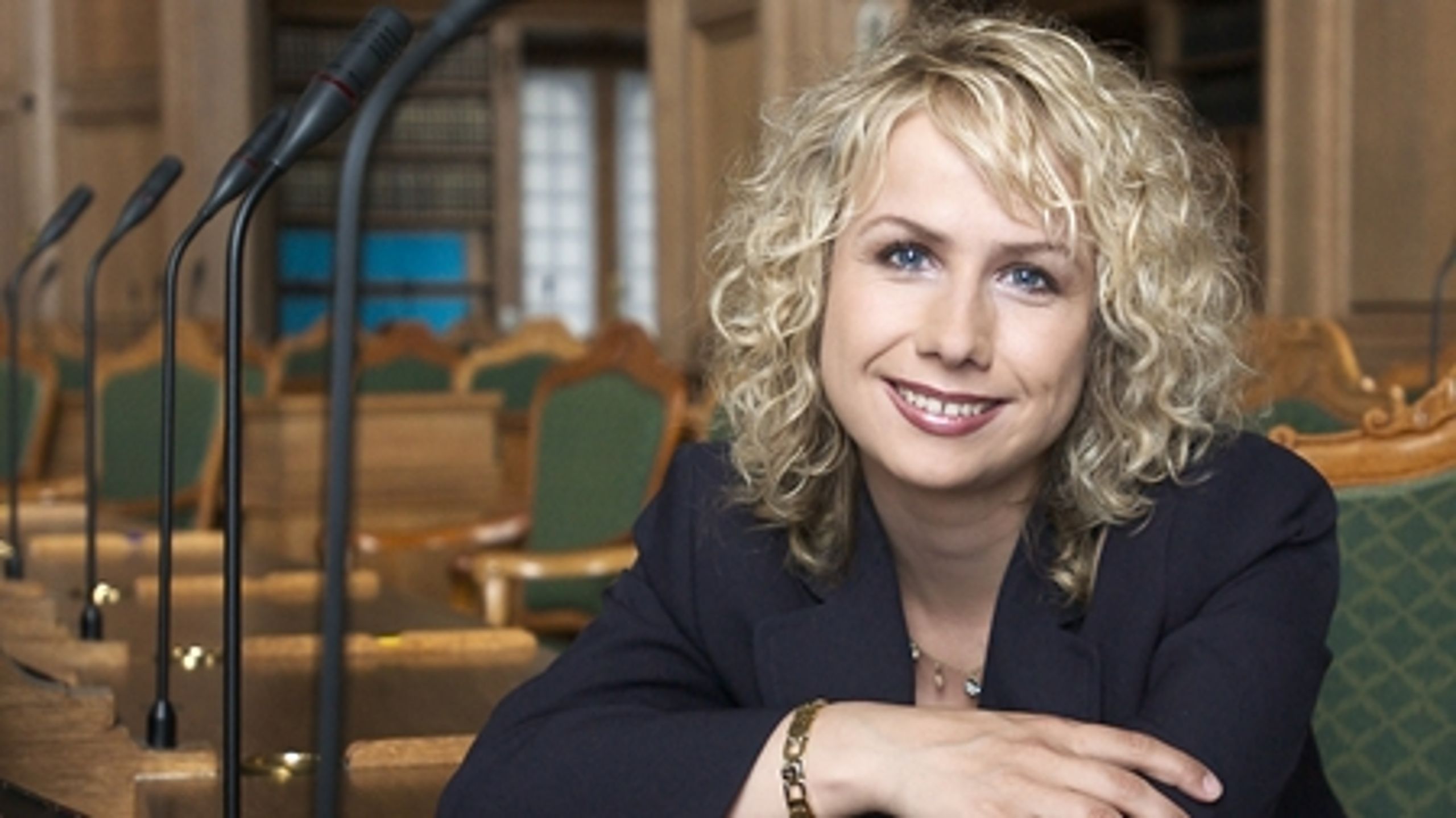 Den konservative sundhedsordfører Helle Sjelle slutter sig nu til de andre borgerlige sundhedspolitikere, der vil diskutere lavere moms på sunde fødevarer. 