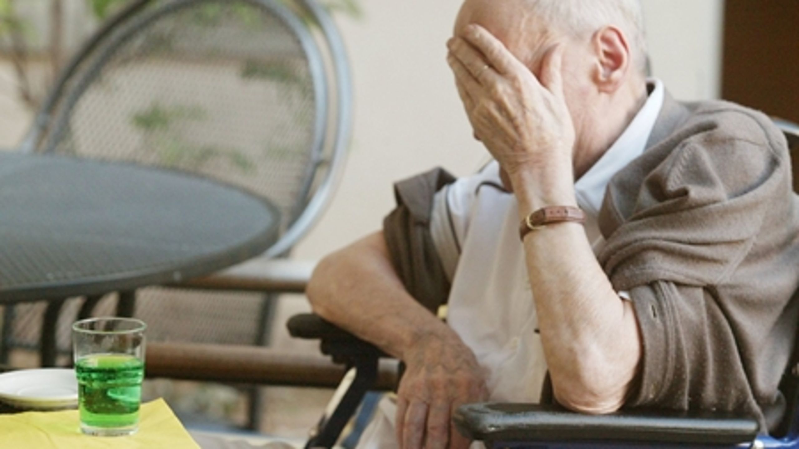 Hverken regeringen eller Socialdemokraterne har løftet sløret for, om syge og ældre danskere skal have en ret til sund mad.