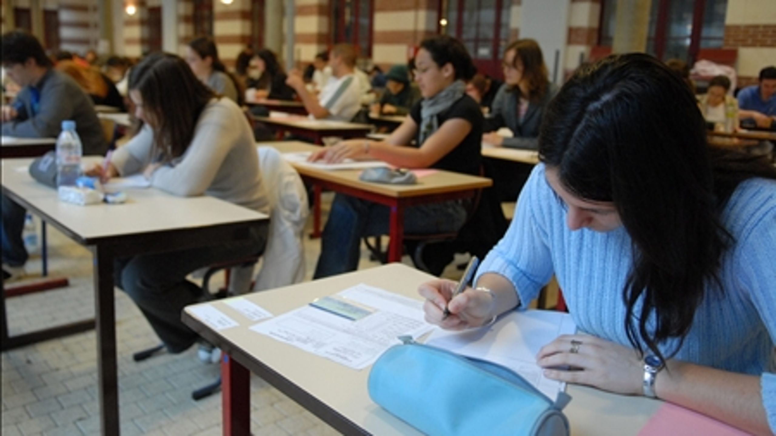 En af forklaringerne på at kvindelige efterkommere lige så ofte er i job som mændende er, at de tager videregående uddannelser. 