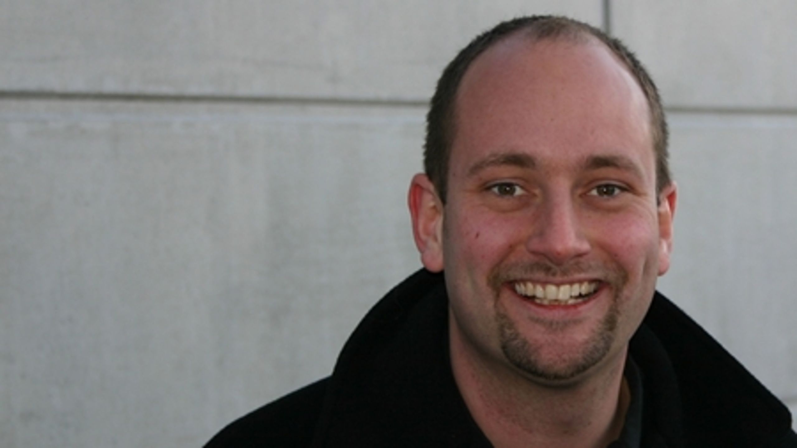 Karen Jespersen skal se på, om der er huller eller fælder i vores kontanthjælpssystem, som folk falder i og ikke kan komme ud af  igen, siger Rasmus Prehn (S) efter flere end nogensinde fik julehjælp via private organisationer.