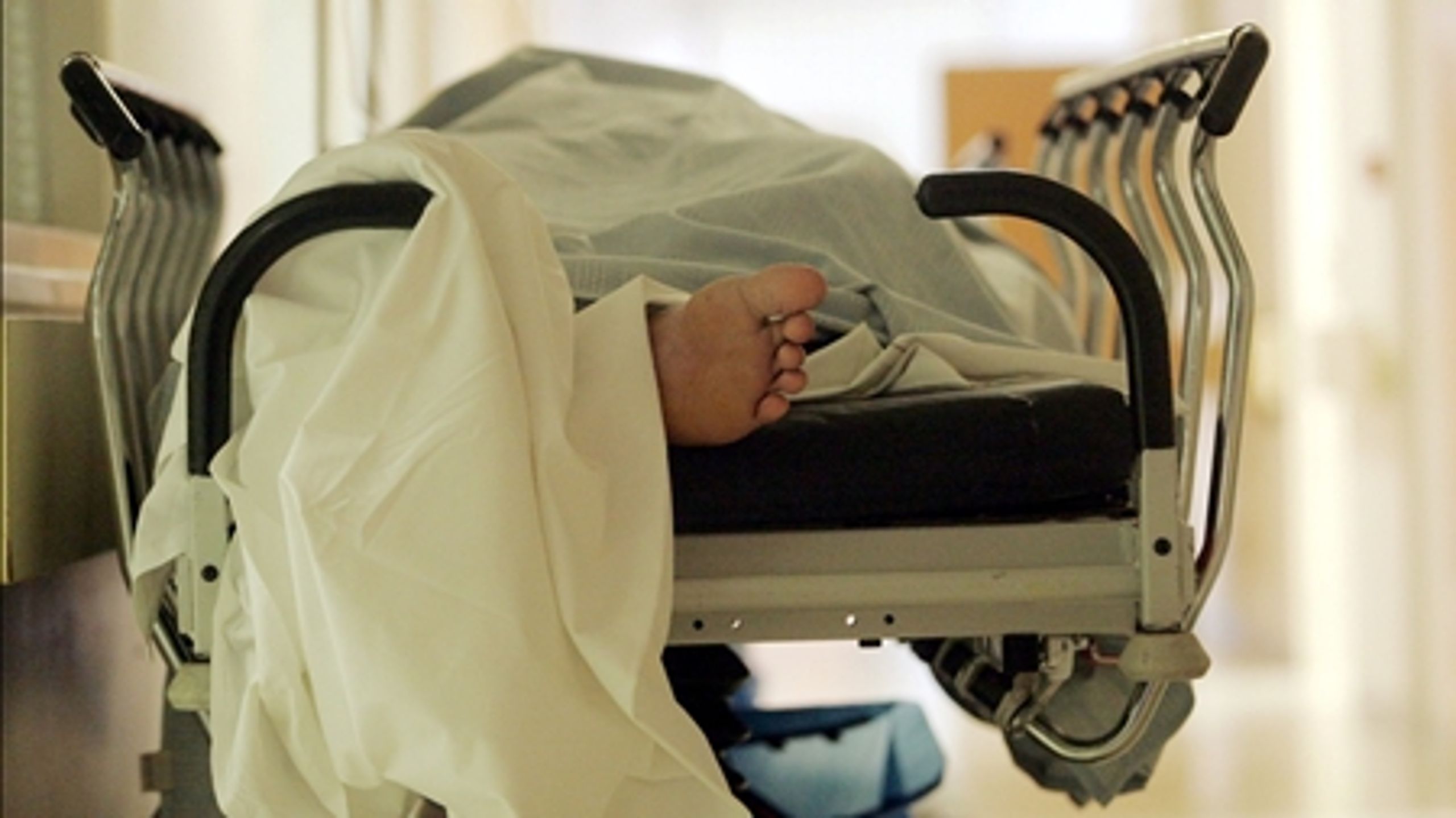 Kommunerne har ikke andet valg end at lade de færdigbehandlede psykiatriske patienter vente på hospitalerne, mener SF og EL.