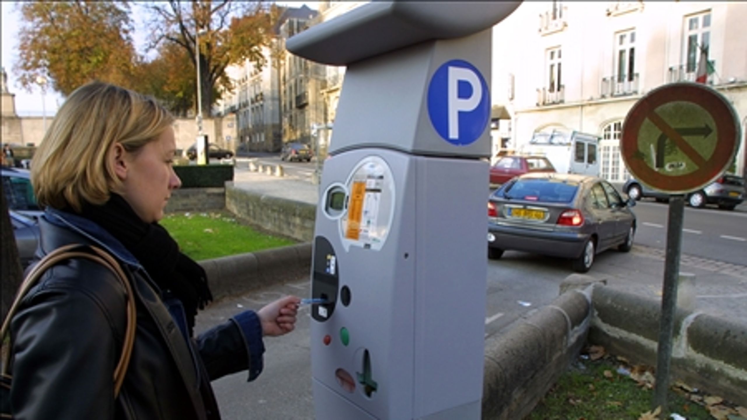 Miljøministeren vil sammentænke p-billet og togbillet.