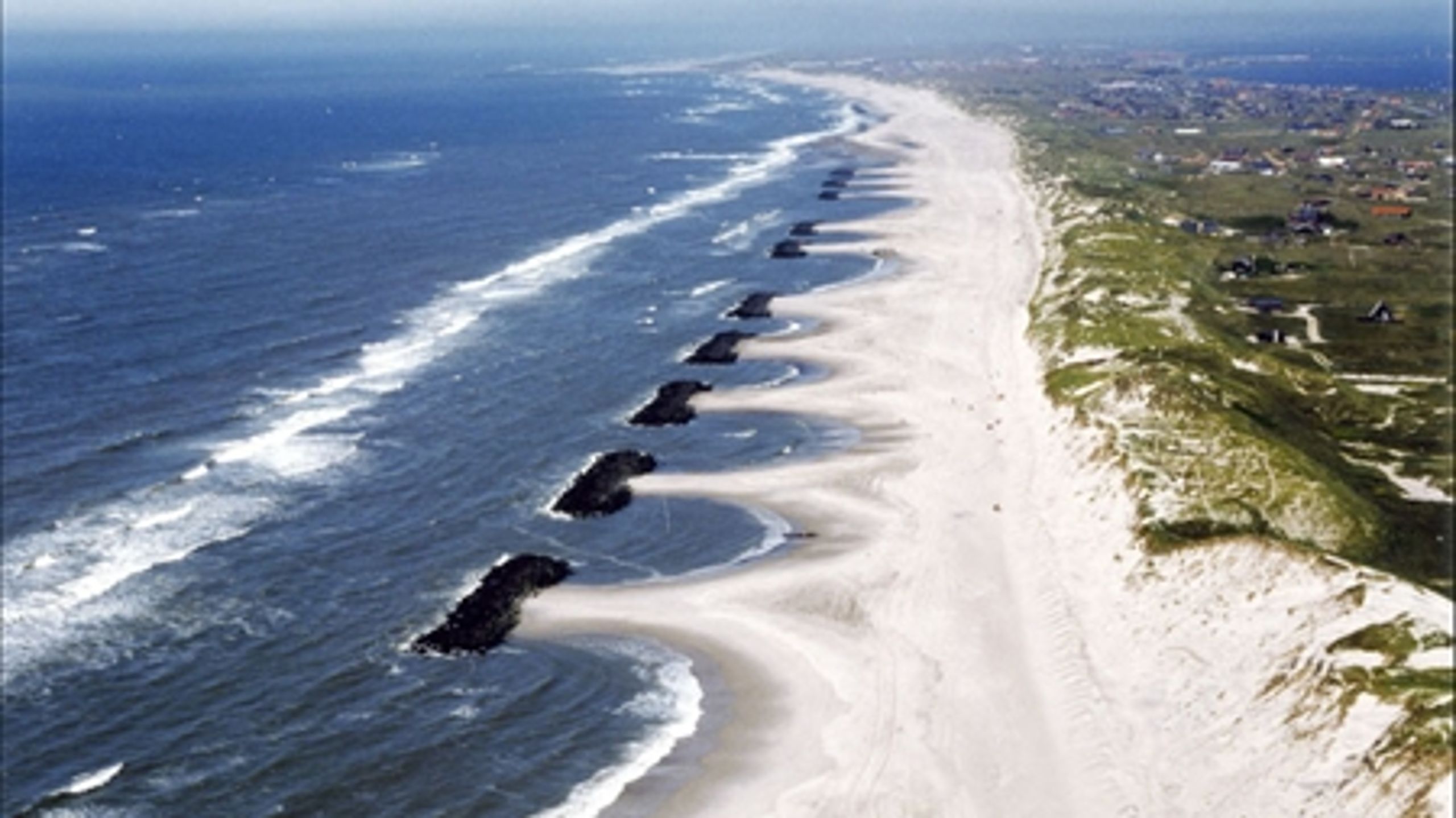 Her ses et eksempel på traditionel kystsikring.