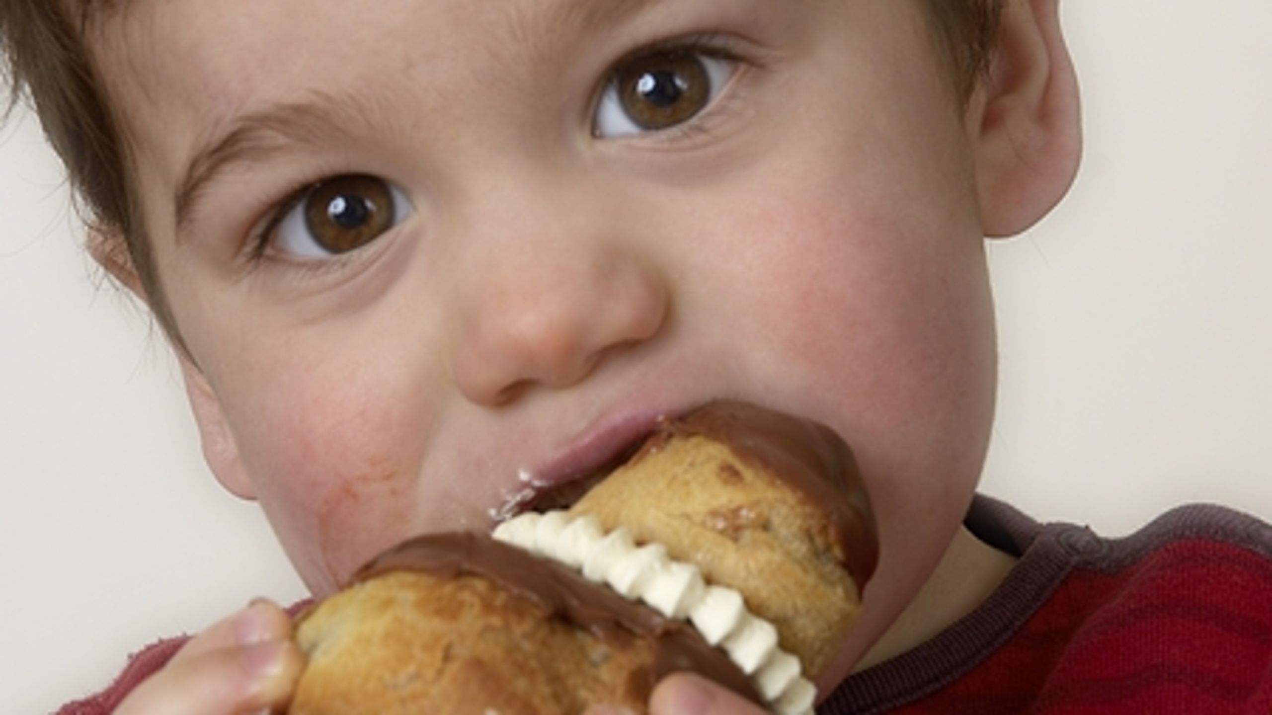 Dansk Folkeparti har skiftet synspunkt og støtter nu et forbud mod usunde reklamer rettet mod børn og unge.