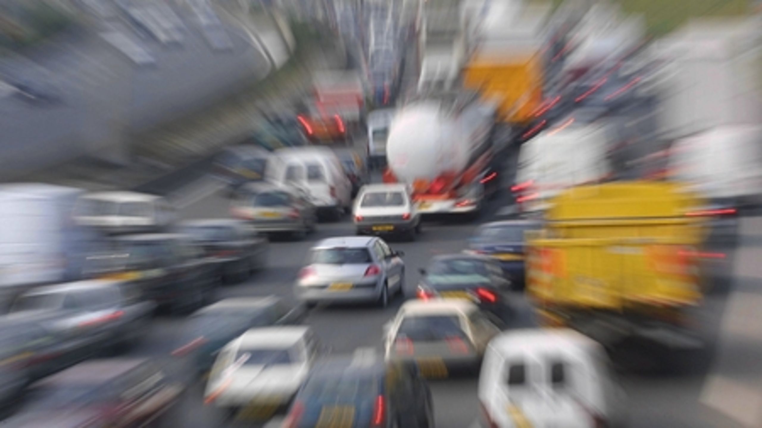 Dansk Erhverv mener, at kørselsfradraget bør hæves for at hjælpe virksomheder med pendlende medarbejdere. Dårligt i en tid hvor transportsektorens CO2-udslip skal nedbringes, mener Det Økologiske Råd.