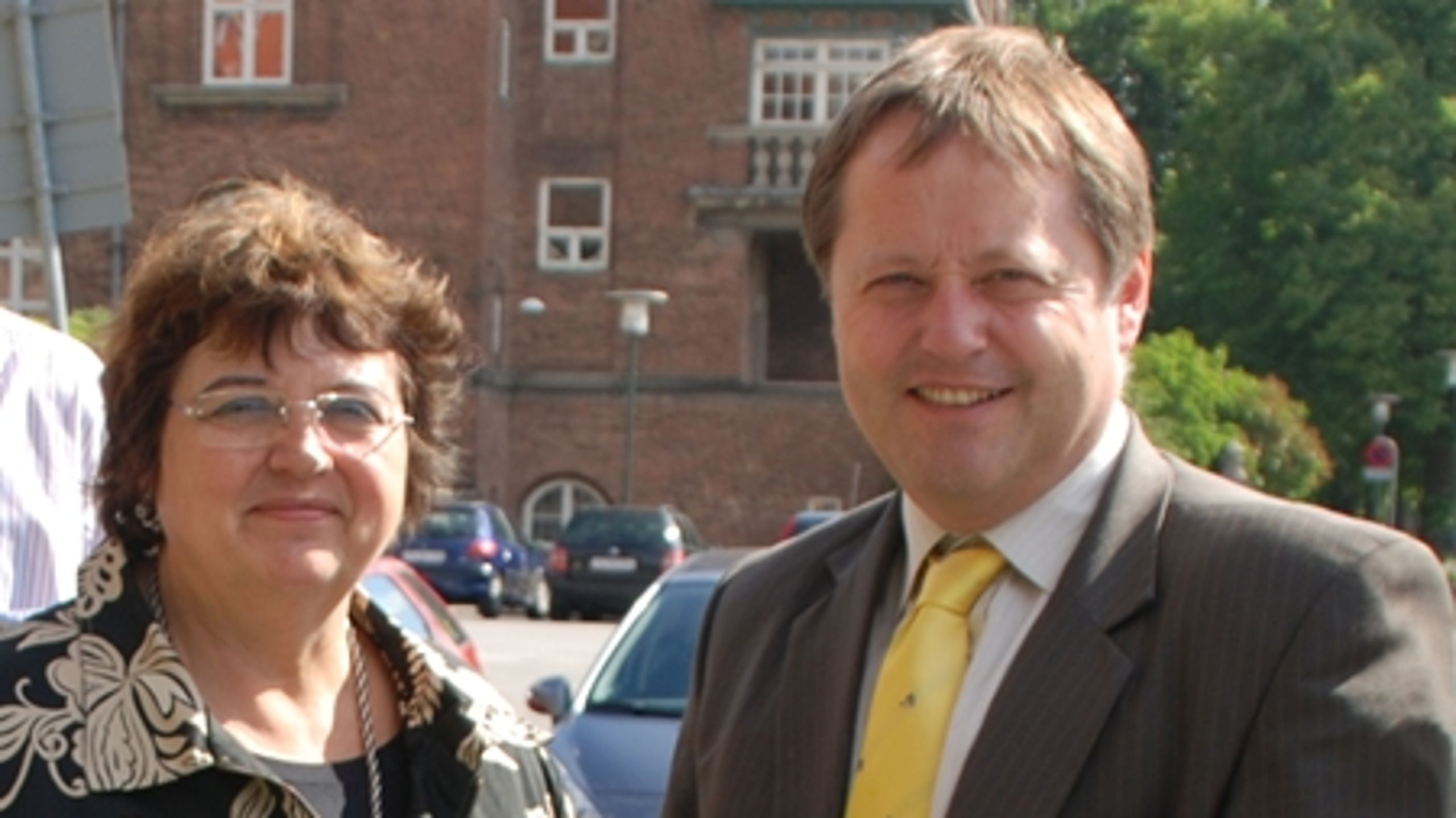 Sundhedsminister Jakob Axel Nielsen (K) mødtes forleden med regionsformand Vibeke Storm Ramussen (S) på Bispebjerg Hospital og Rigshospitalet som et led i den række regionsbesøg, han i den seneste tid har foretaget. 