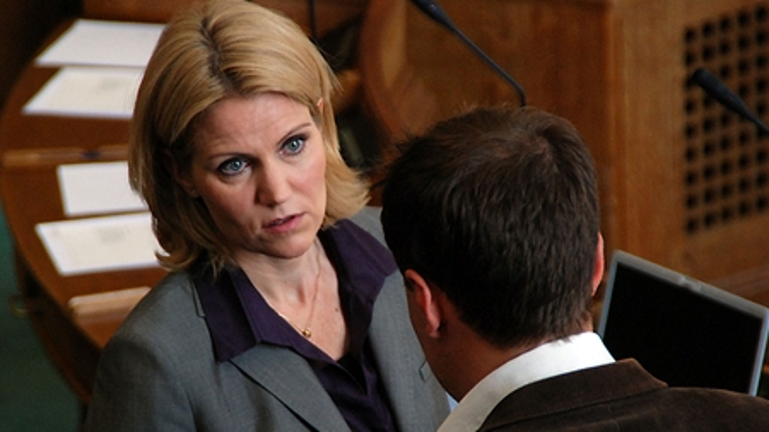 S-formand Helle Thorning-Schmidt kritiserer statsministeren for at svigte de ældre i sin åbningstale.