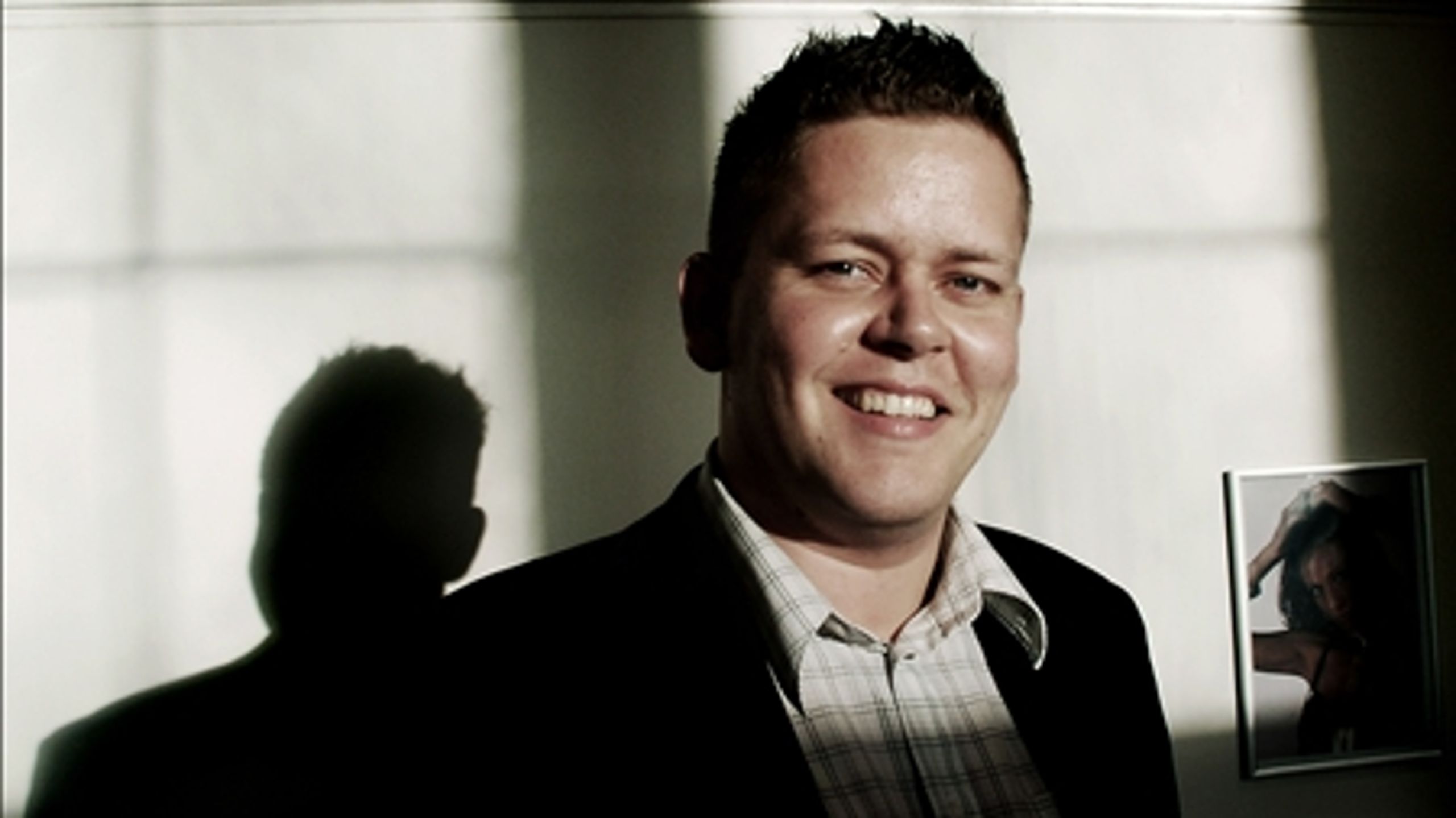 Dennis Flydtkjær (DF) vil have velfærdsministeren til at oprette en kontrolgruppe i kommunerne mod socialt bedrageri.