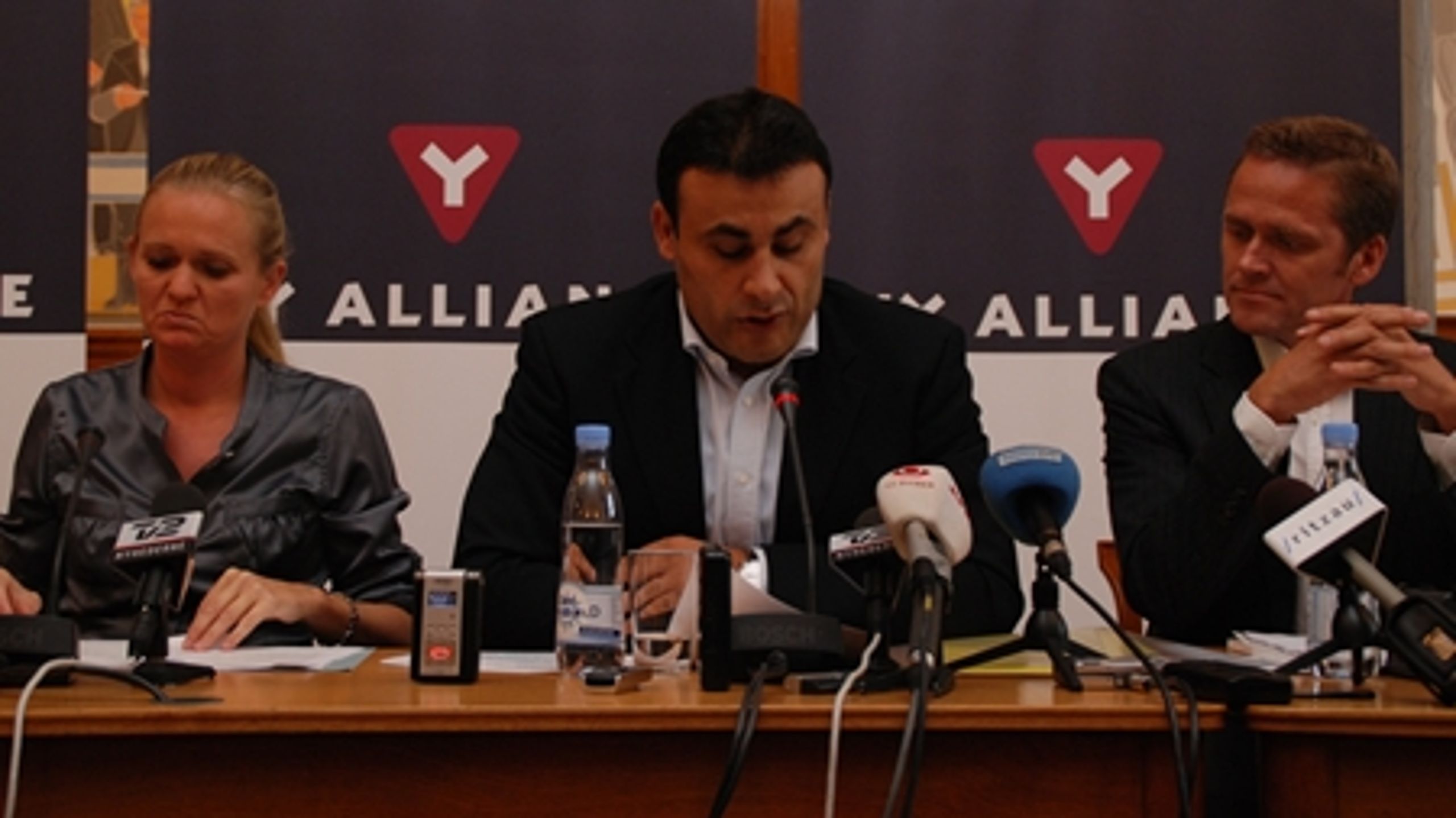 De tre partistiftere, Gitte Seeberg, Naser Khader og Anders Samuelsen, mens alt endnu var fred og idyl. Nu er kun Samuelsen tilbage i det vingeskudte parti.