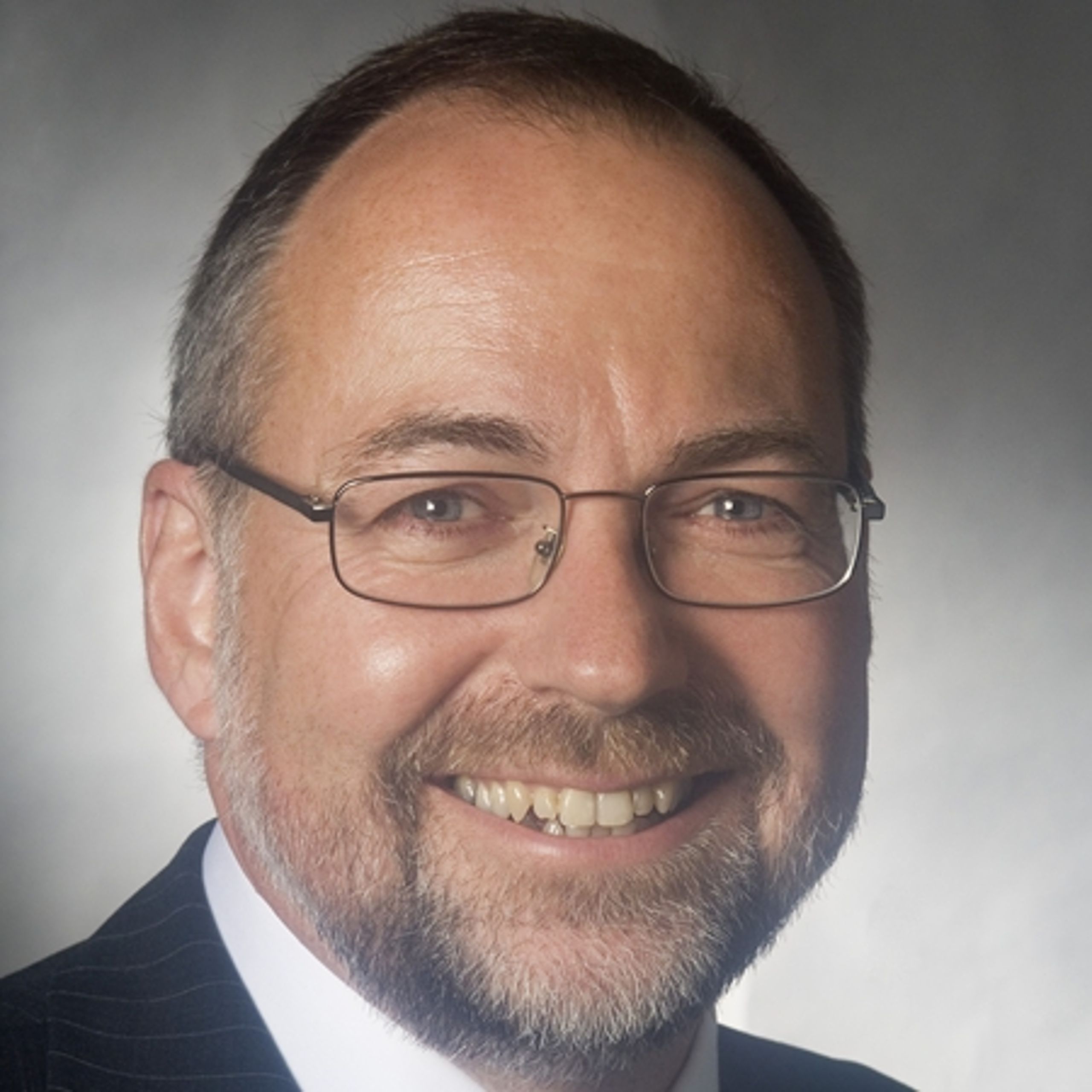 John Wagner, De Samvirkende Købmænd, opfordrer politikerne til at afvente Forebyggelseskommissionen i stedet for at konkludere på forhånd.