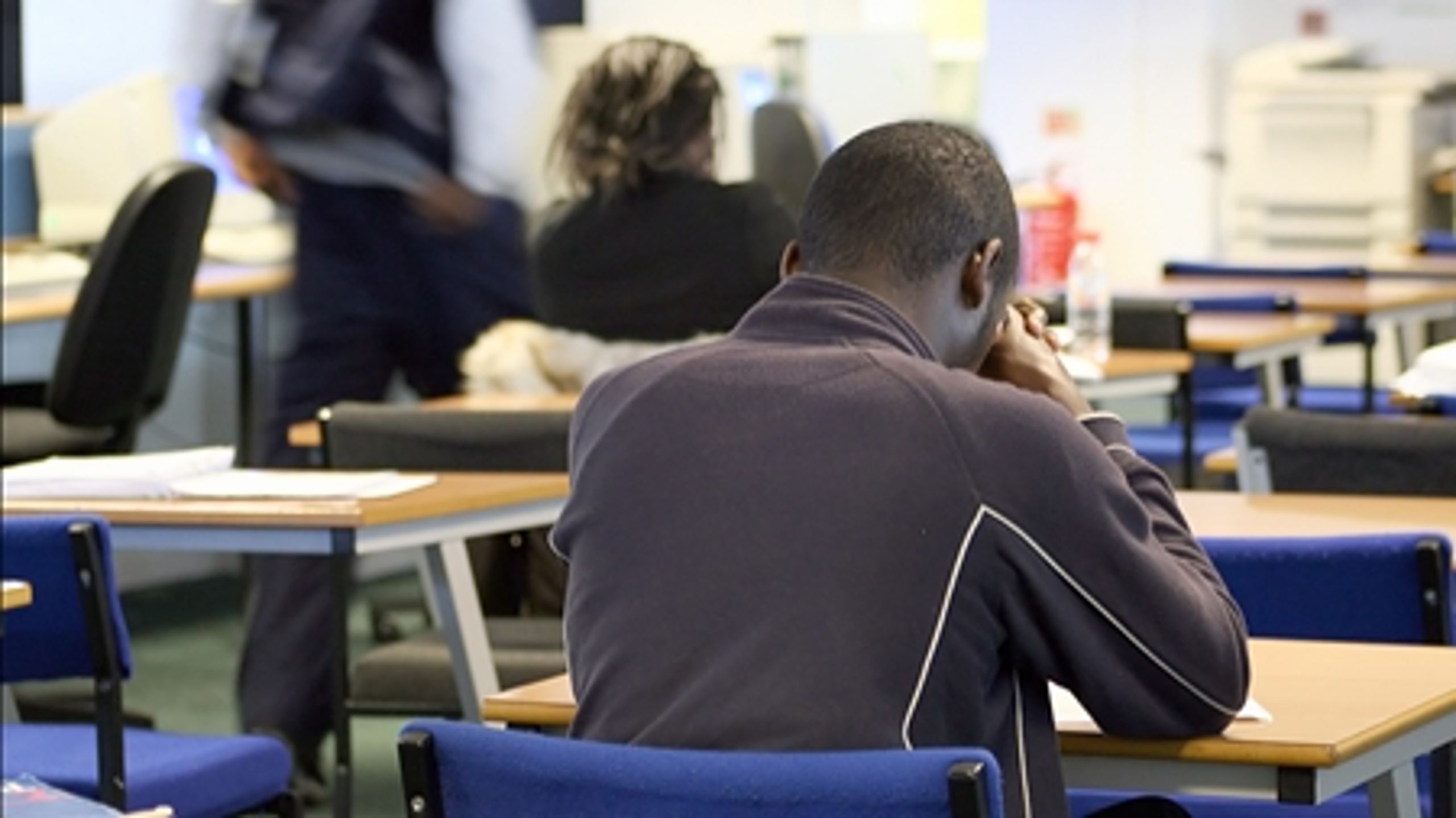 Det er især unge mænd, der bliver ramt af ledighed. Det skyldes ifølge Socialdemokraterne stor mangel på praktikpladser til erhvervsskolelever.