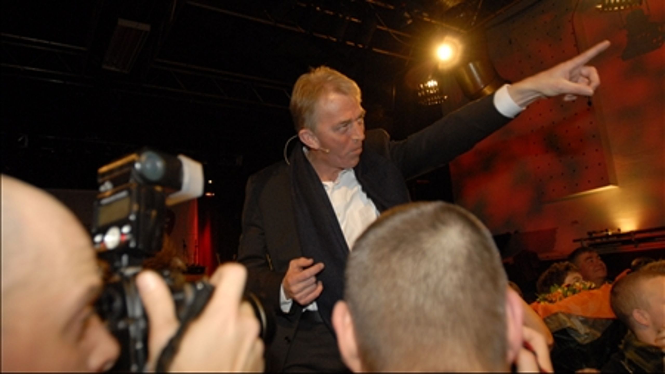 Søvndal rækker efter stjernerne ved valgsejren i 2007. Hans ambition om igen at erobre arbejdervælgere er godt på vej til at lykkes.