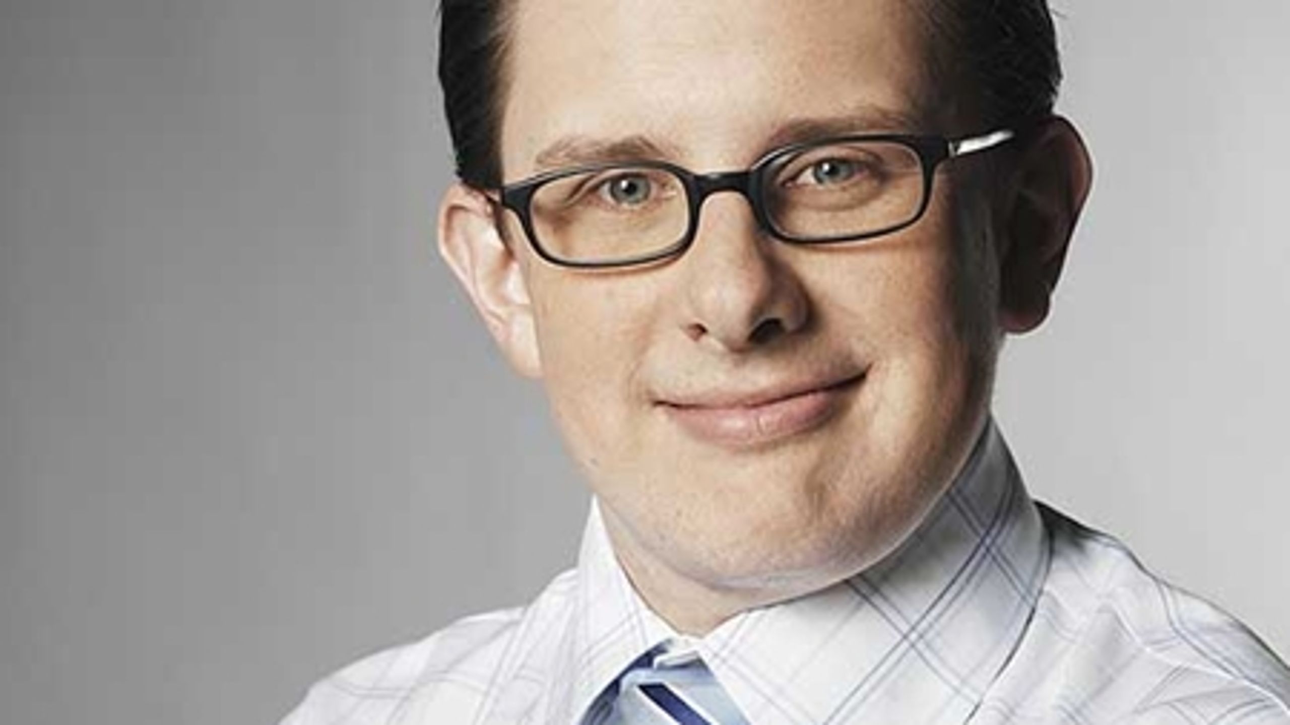 Velfærdsministeriet har udsat godkendelsen af Borgerligt Centrums partinavn. Det er et stort demokratisk problem, mener partiets formand og stifter Simon Emil Ammitzbøll.