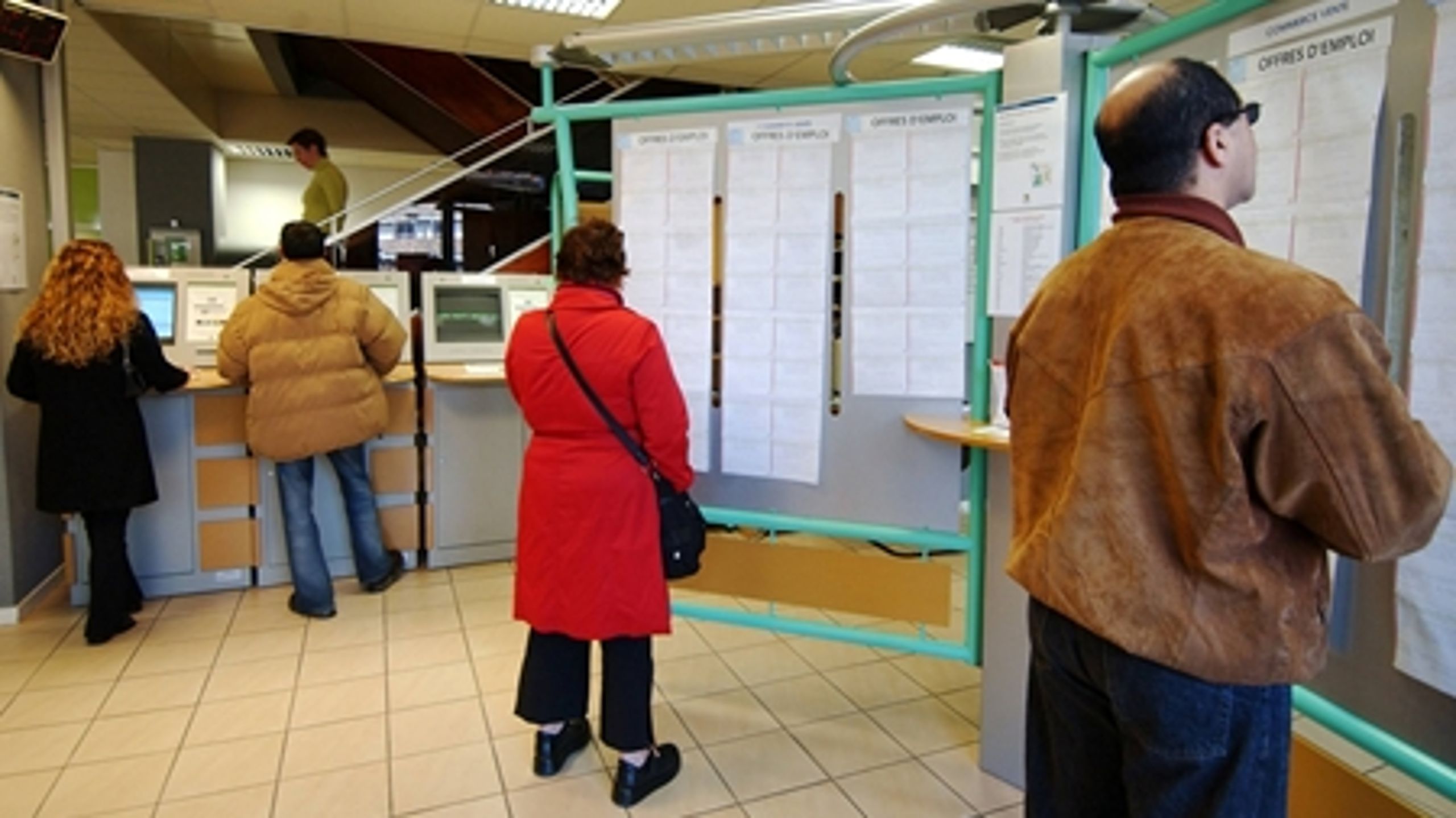 Et flertal af danskerne mener ikke, at folk uden a-kasse-medlemskab skal have frit lejde til medlemskab og dermed dagpenge, når de stiller op i arbejdsløshedskøen.