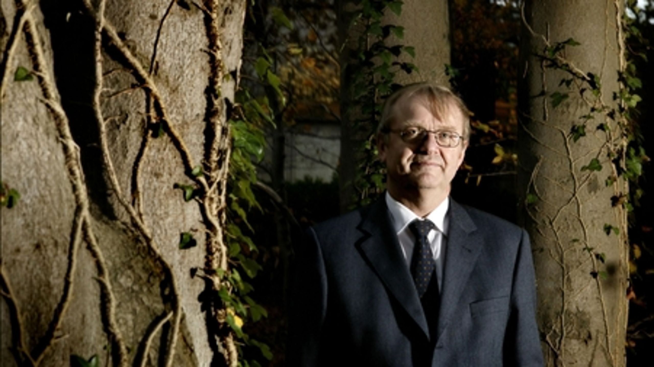 Jens Oddershede, rektorformand og rektor på SDU, mener ikke, at universiteterne uden videre kan aflevere navne på iranske studerende til PET. 