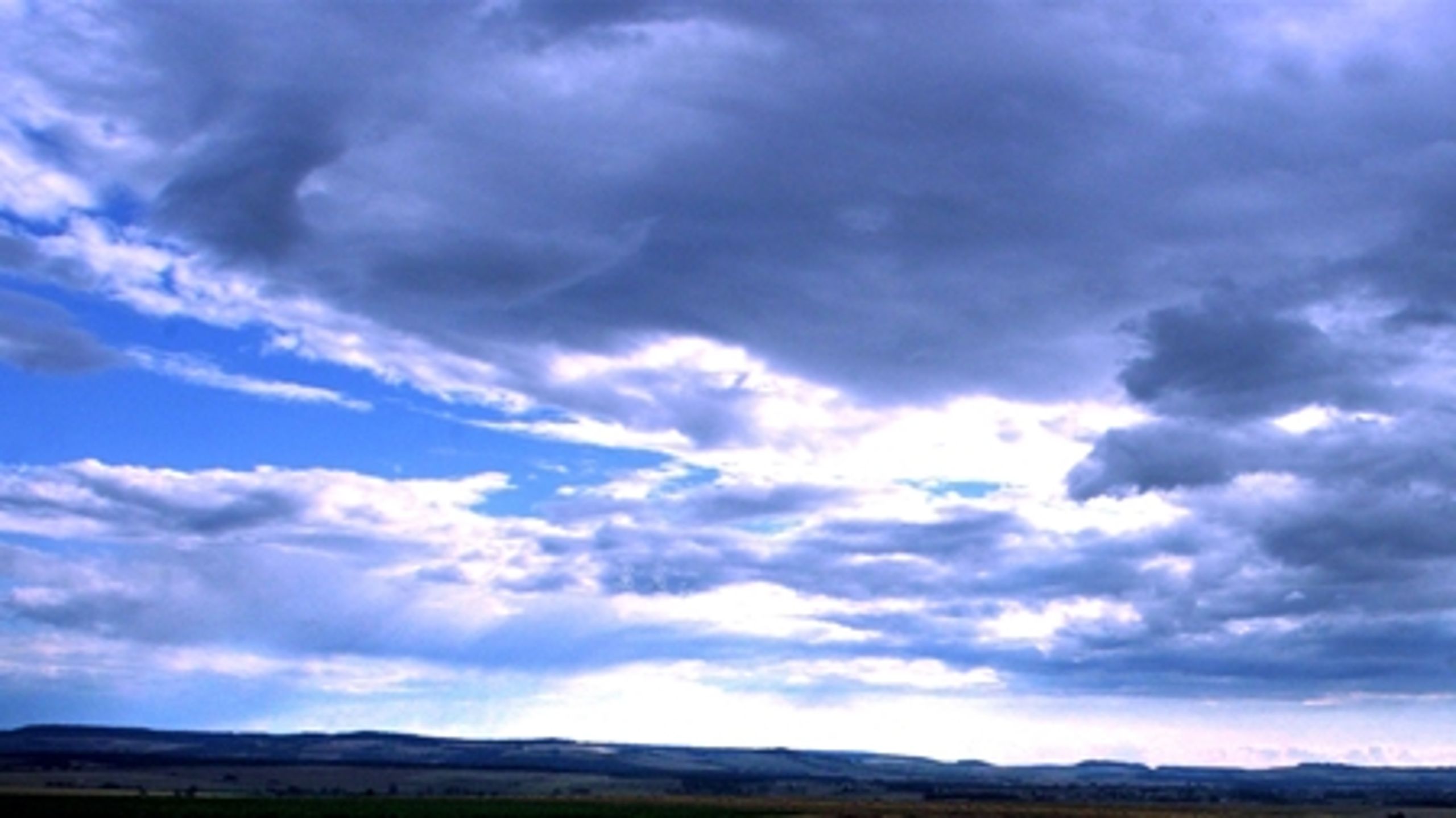 Energi- og klimapolitik er beslægtet med miljøpolitik, men de er ikke enæggede tvillinger. Derfor søsætter Altinget.dk en specialportal om dansk energi- og klimapolitik.