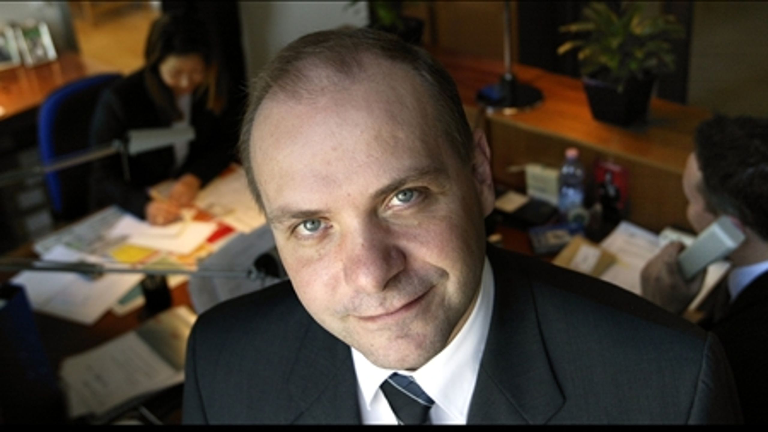 Søren Gade bekræfter, at Fogh er på tale som NATO's næste generalsekretær. 