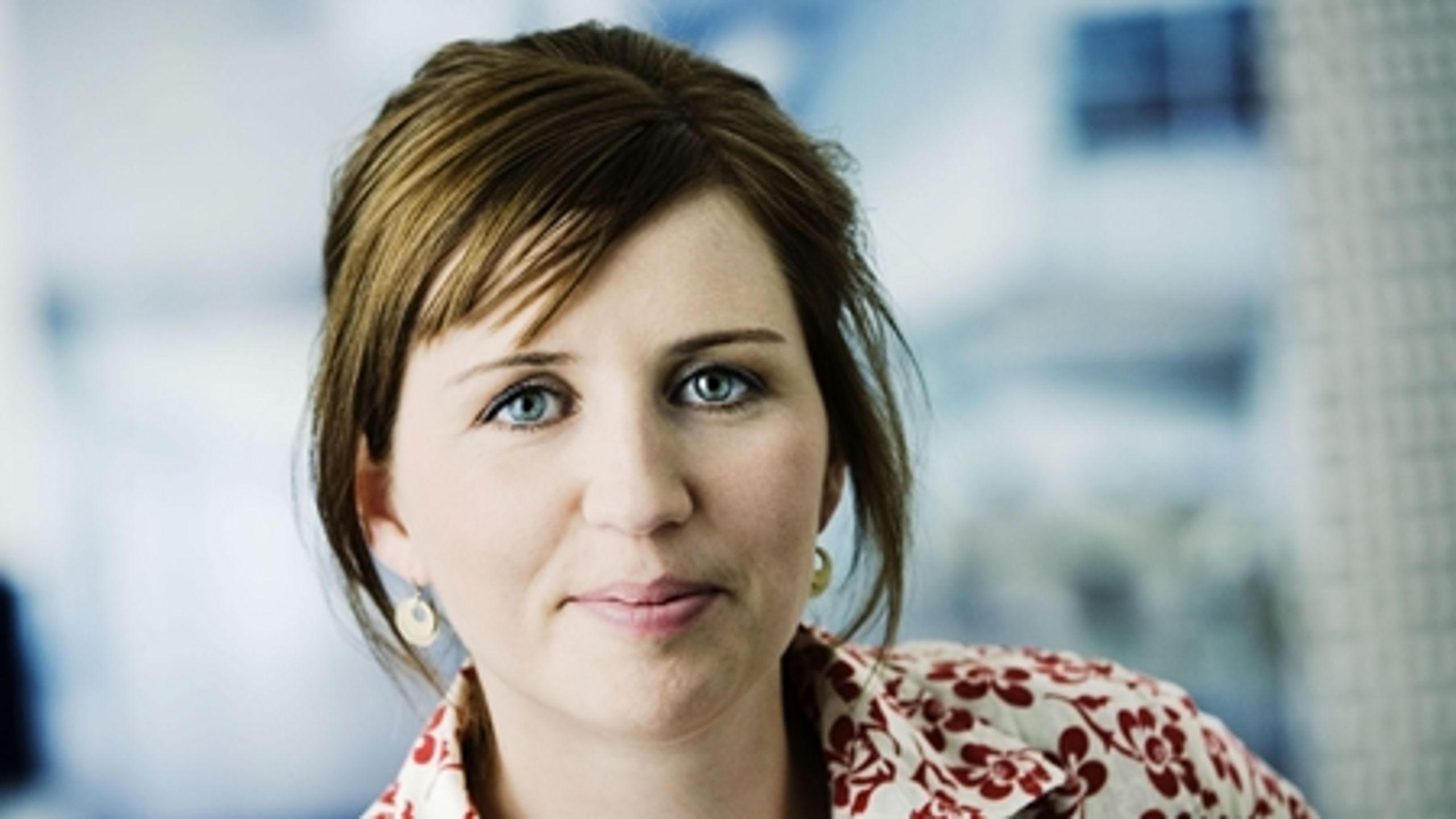 Socialdemokraternes socialordfører, Mette Frederiksen, klandrer velfærdsminister Karen Jespersen (V) for at svigte de hjemløse. 