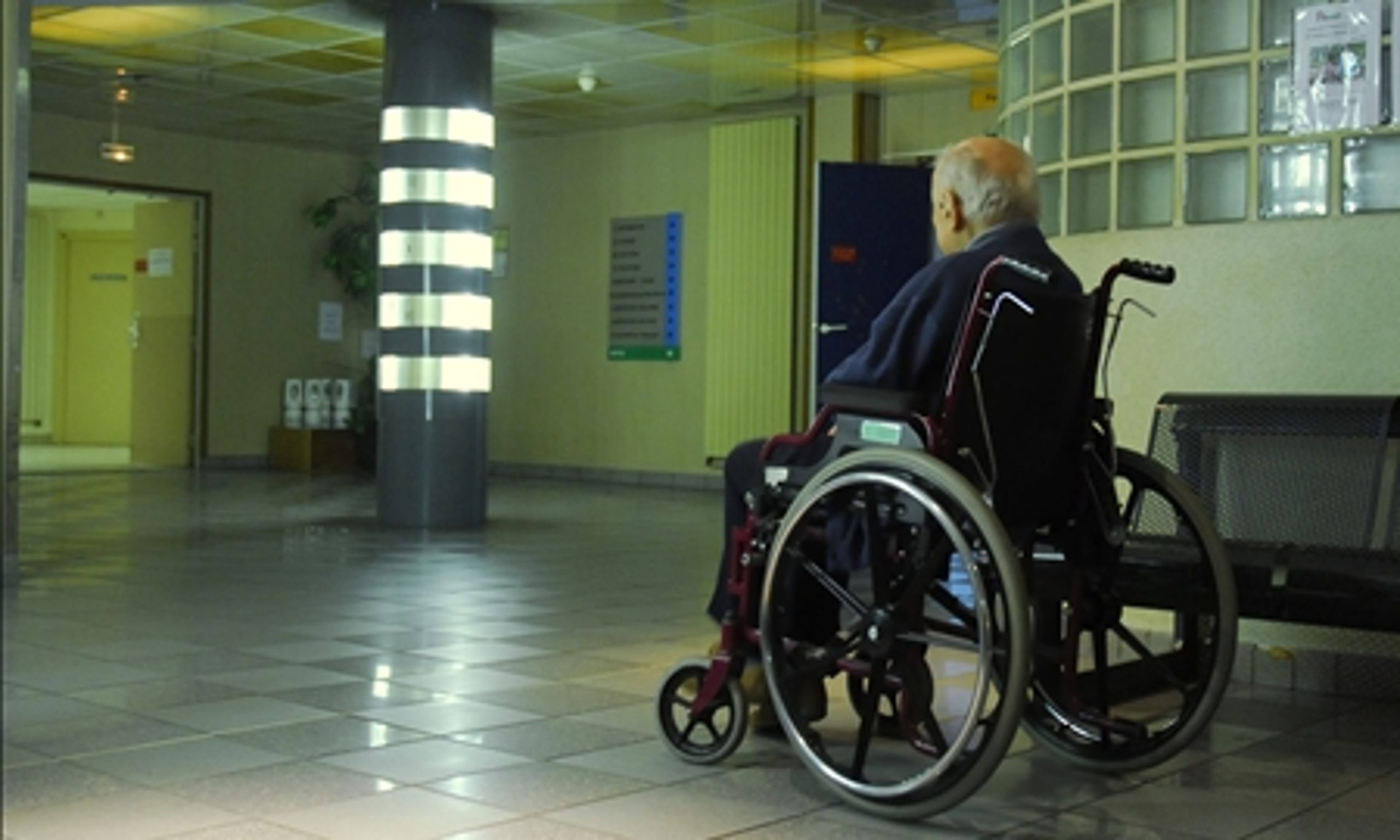 Patienter med hjerneskader efter blødninger og blodpropper skal nu sikres bedre genoptræning.