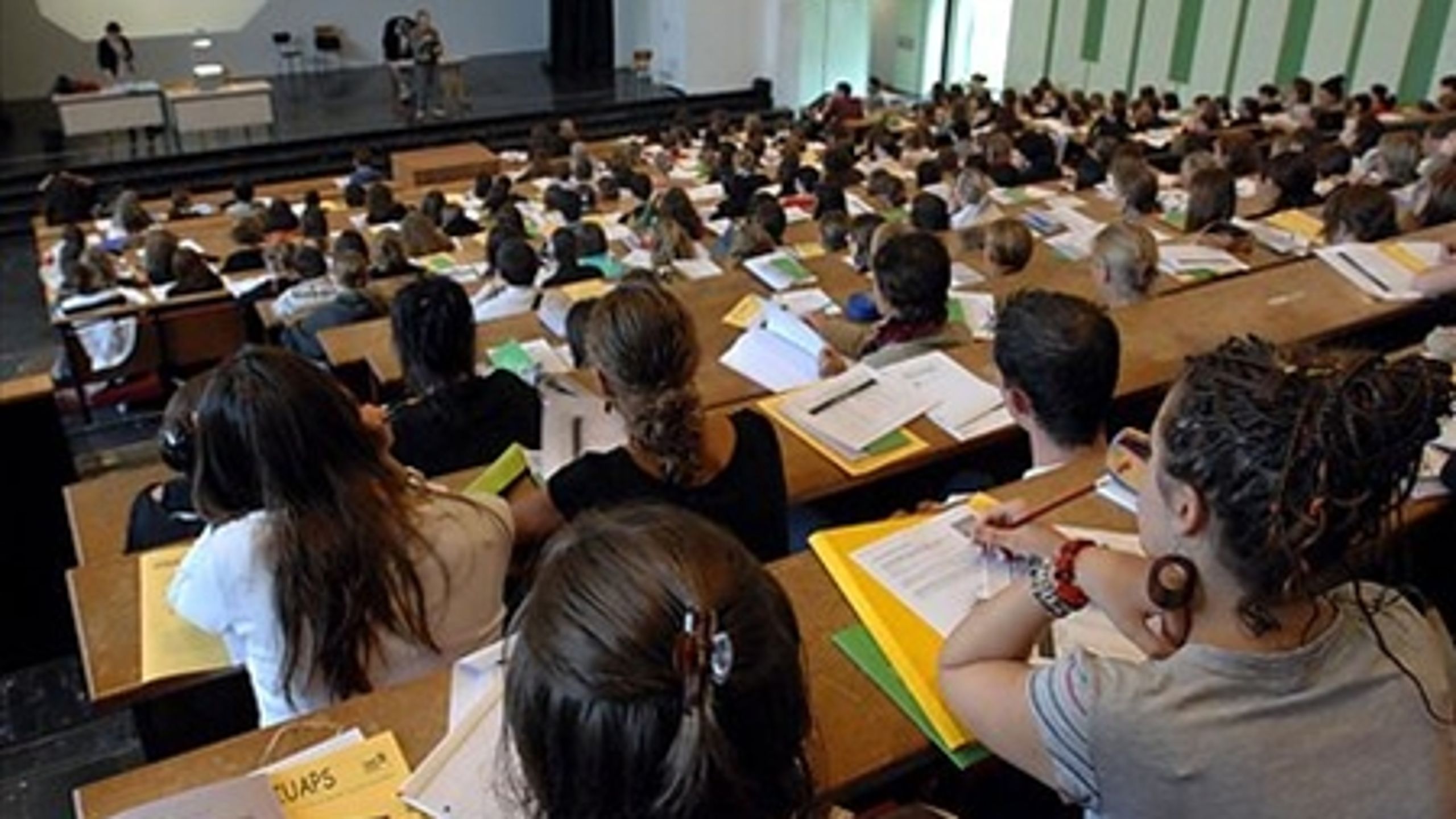 Hurtige studerende skal belønnes, mener Arbejdsmarkedskommisionen. 