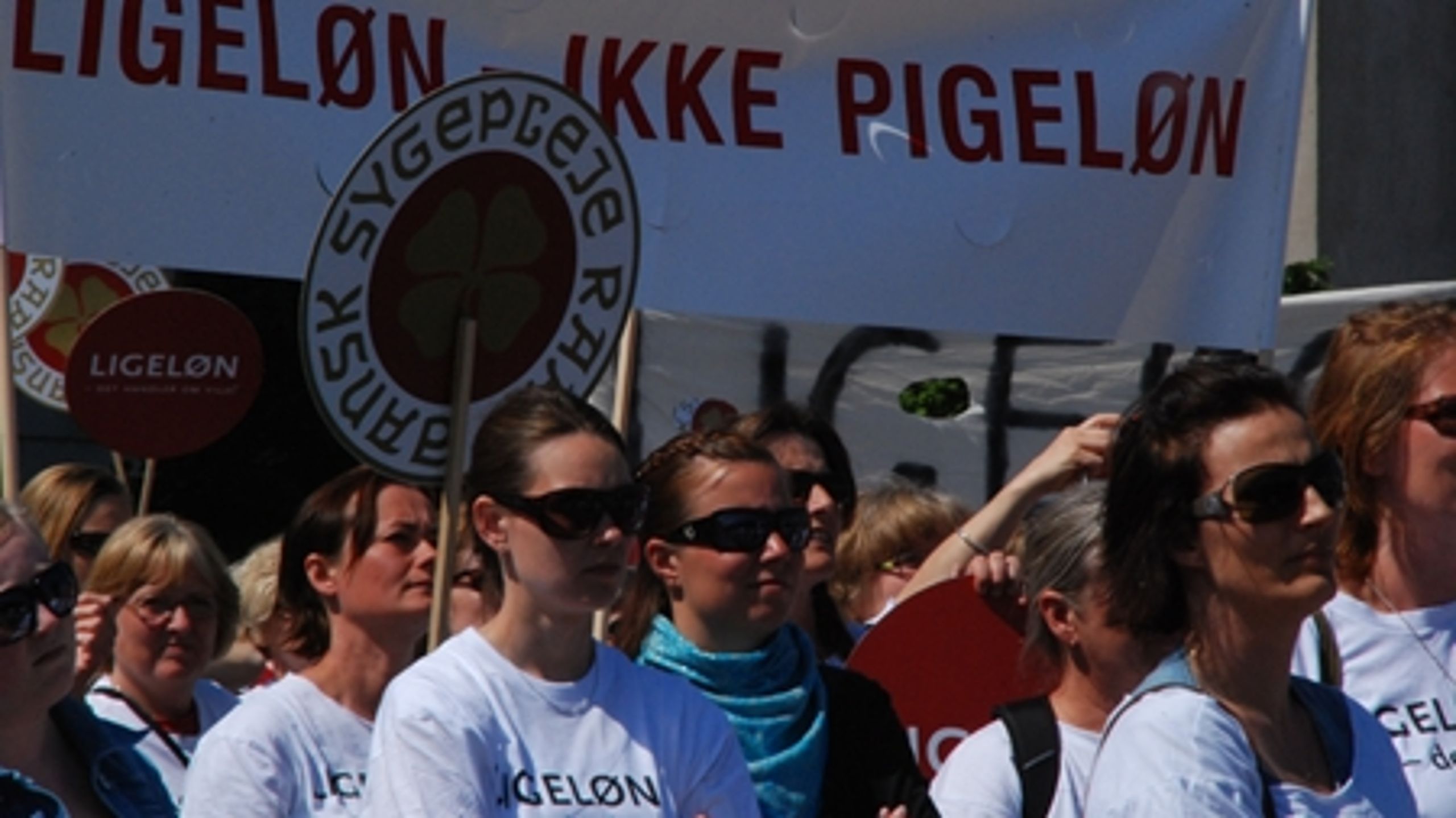 Regionerne skal samarbejde med uddannelsesinstitutionerne om at få de studerende til at arbejde på blandt andet sygehusene i fritiden, mener Bertel Haarder.