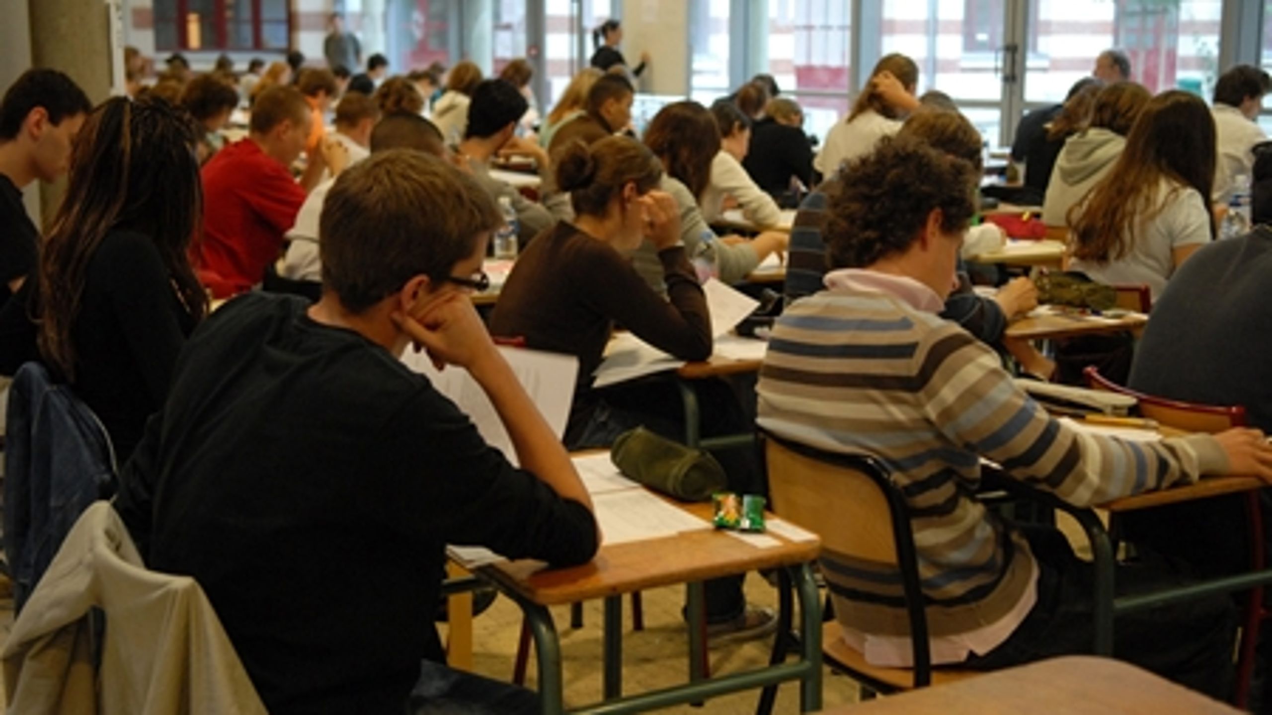 Færre elever - bedre undervisning. Det mener skolemyndighederne i Hamborg, og det bør danske politikere kigge nærmere på, mener Mogens Andersen, formand for Videnscenter om Fastholdelse og Frafald (VOFF). 