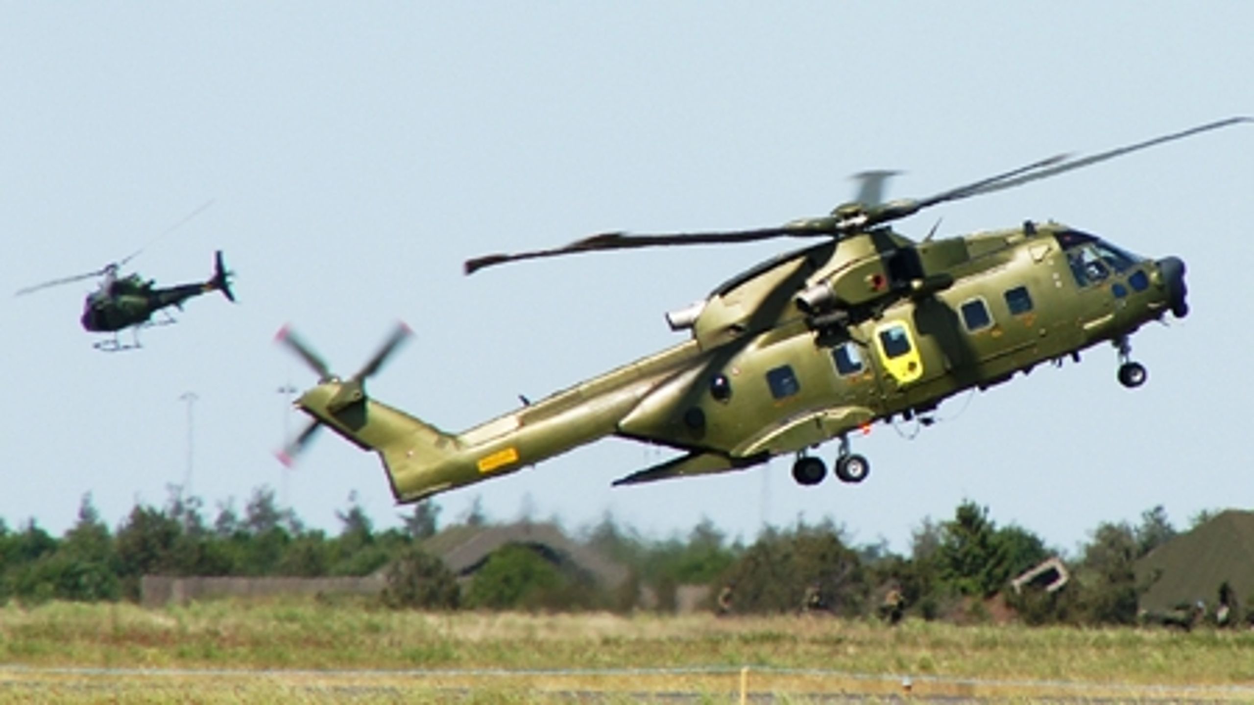 VKO og R-S-SF er stærkt uenige om den økonomiske ramme i det forsvarsforlig, der ventes indgået inden sommer. 