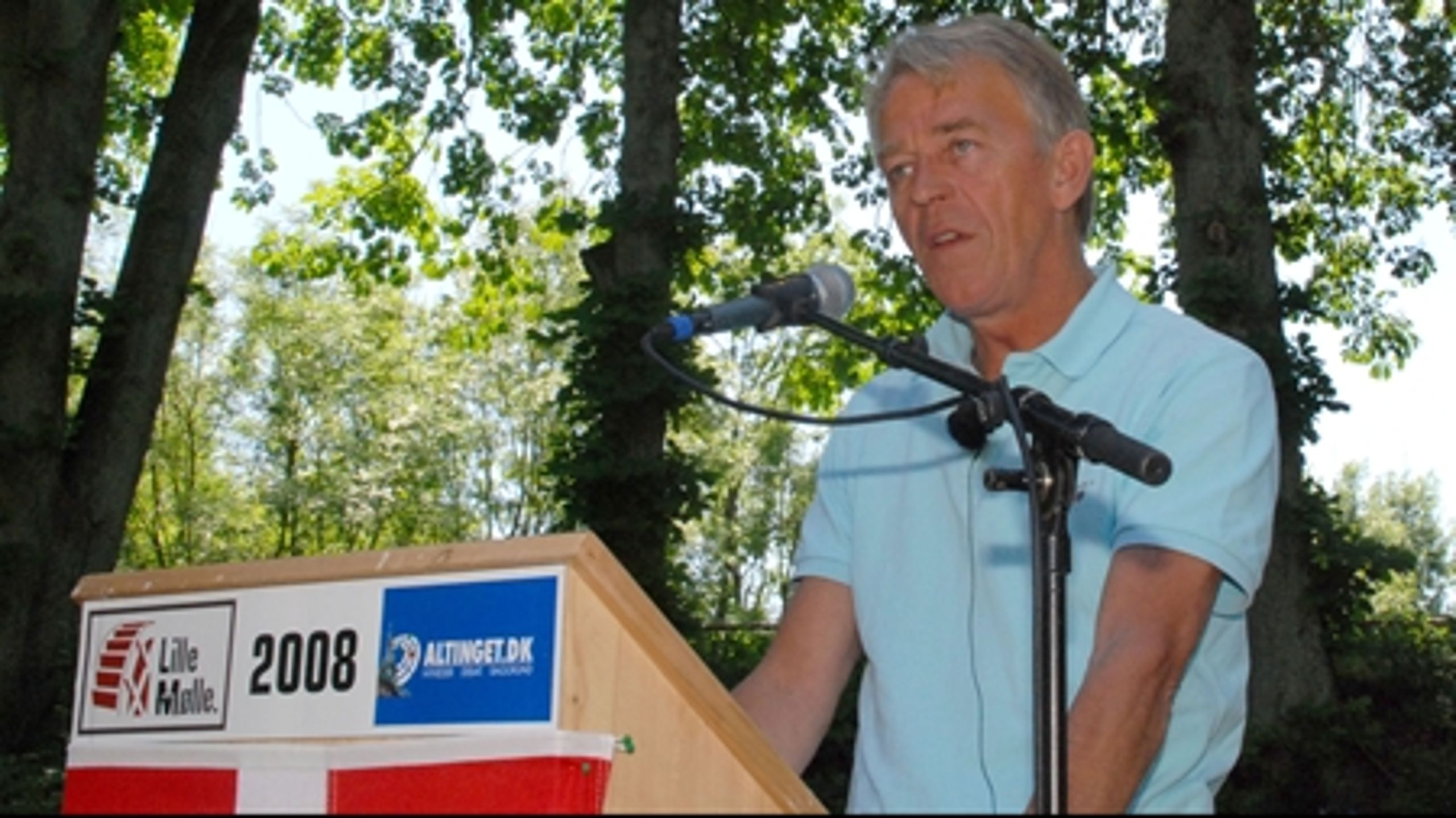 Forsøget på at  opbygge tværpolitiske grundlovsfester gik i vasken - partiegoismen sejrede, mener Altinget.dks udgiver. Hér Villy Søvndal 5. juni 2008.