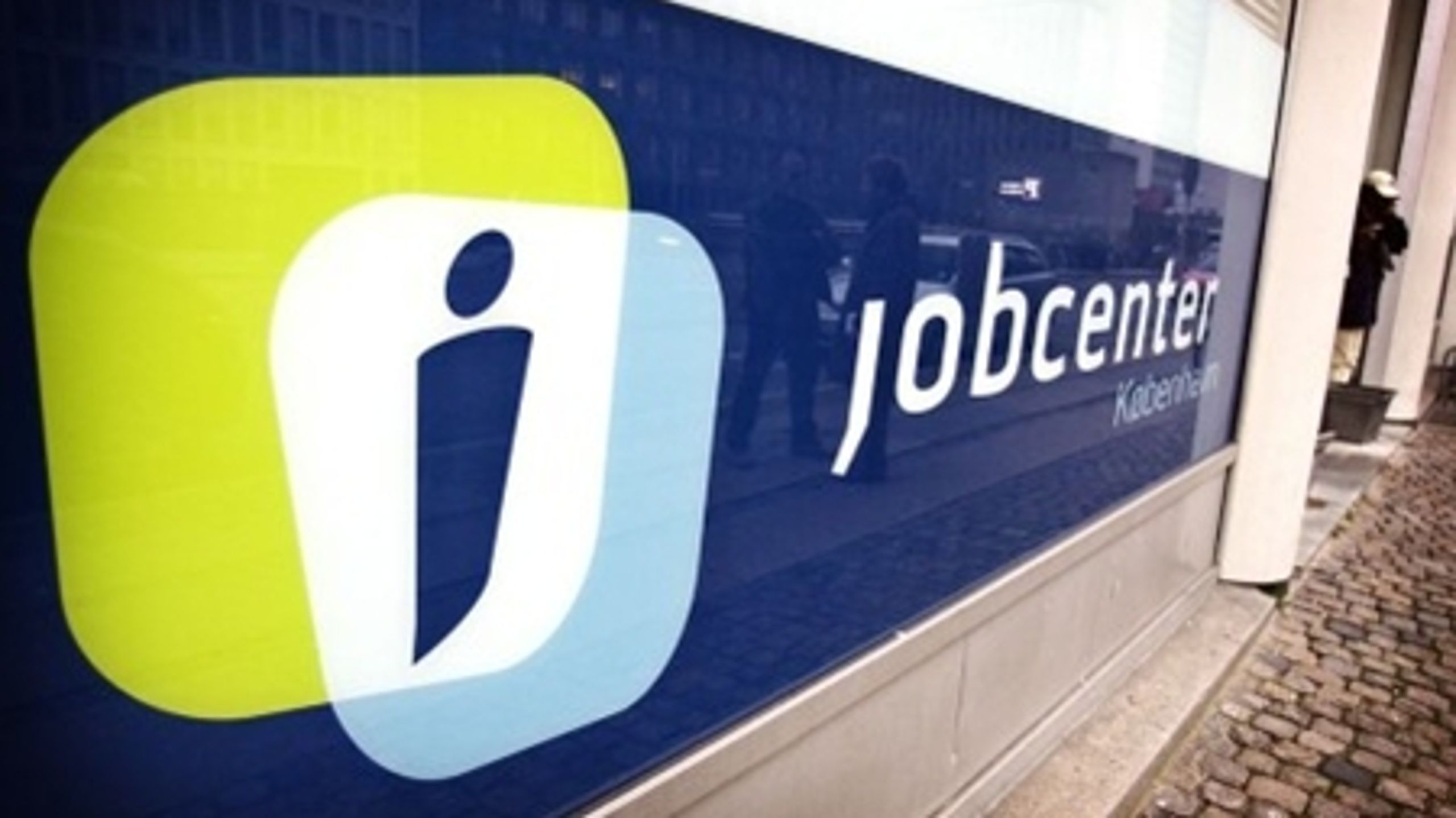 Kommunaliseringen af jobcentrene vil blive en dyr fornøjelse for udkantskommunerne, mener Socialdemokraterne.