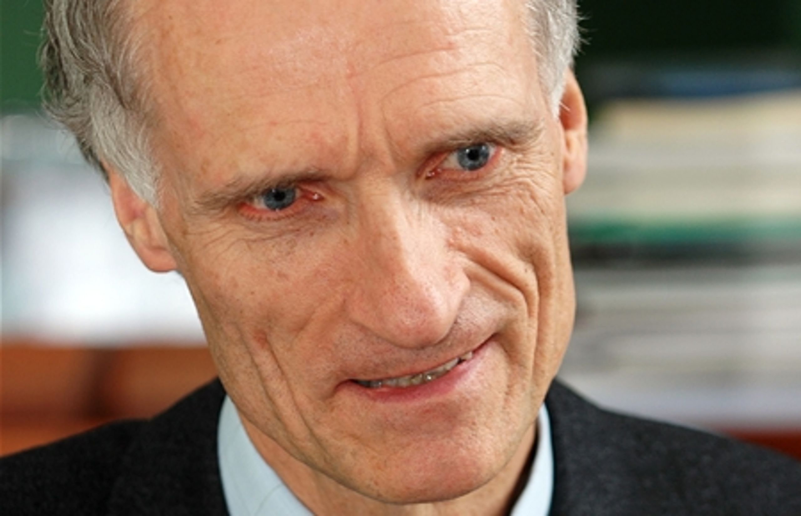 Bertel Haarder (V) og regeringens 95-målsætning lider et knæk, da andelen af unge, der forventes at tage en ungdomsuddannelse, igen falder.