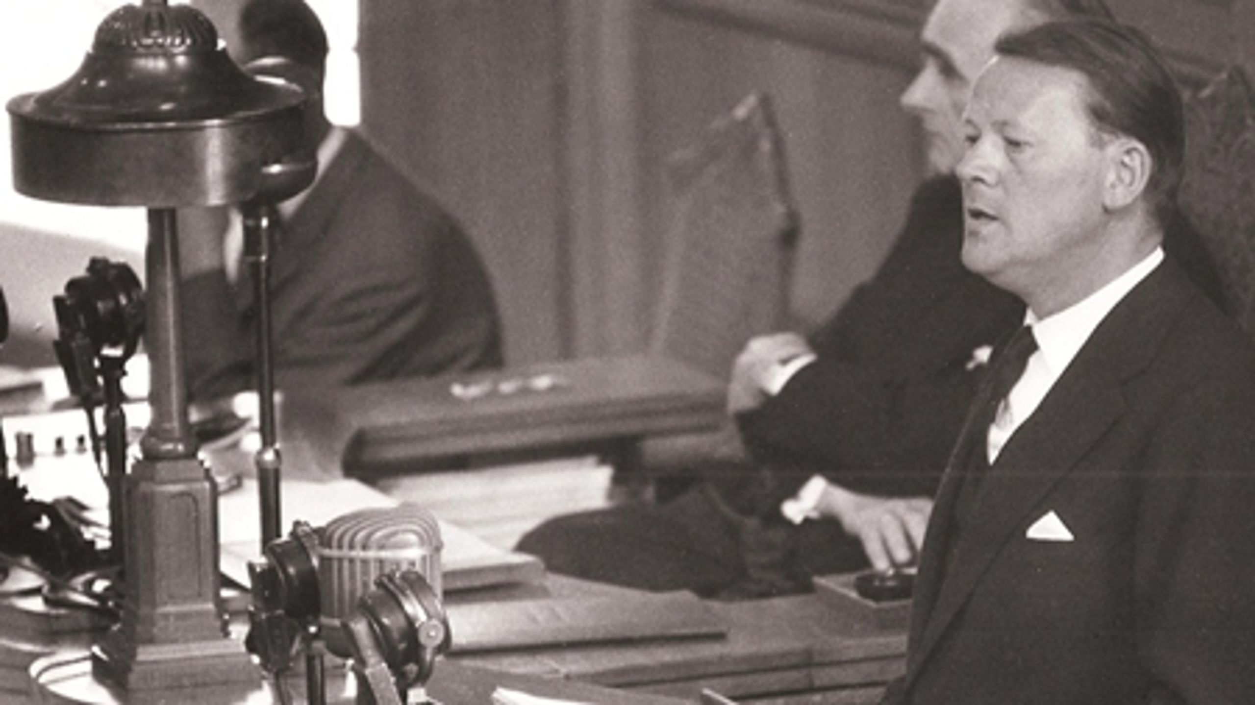 En lille uge efter sin fødselsdag på mandag den 7. september bliver Bertel Haarder nummer otte på listen over ministre, der har siddet længst. Der overhaler han nemlig tidligere S-legende Jens Otto Krag