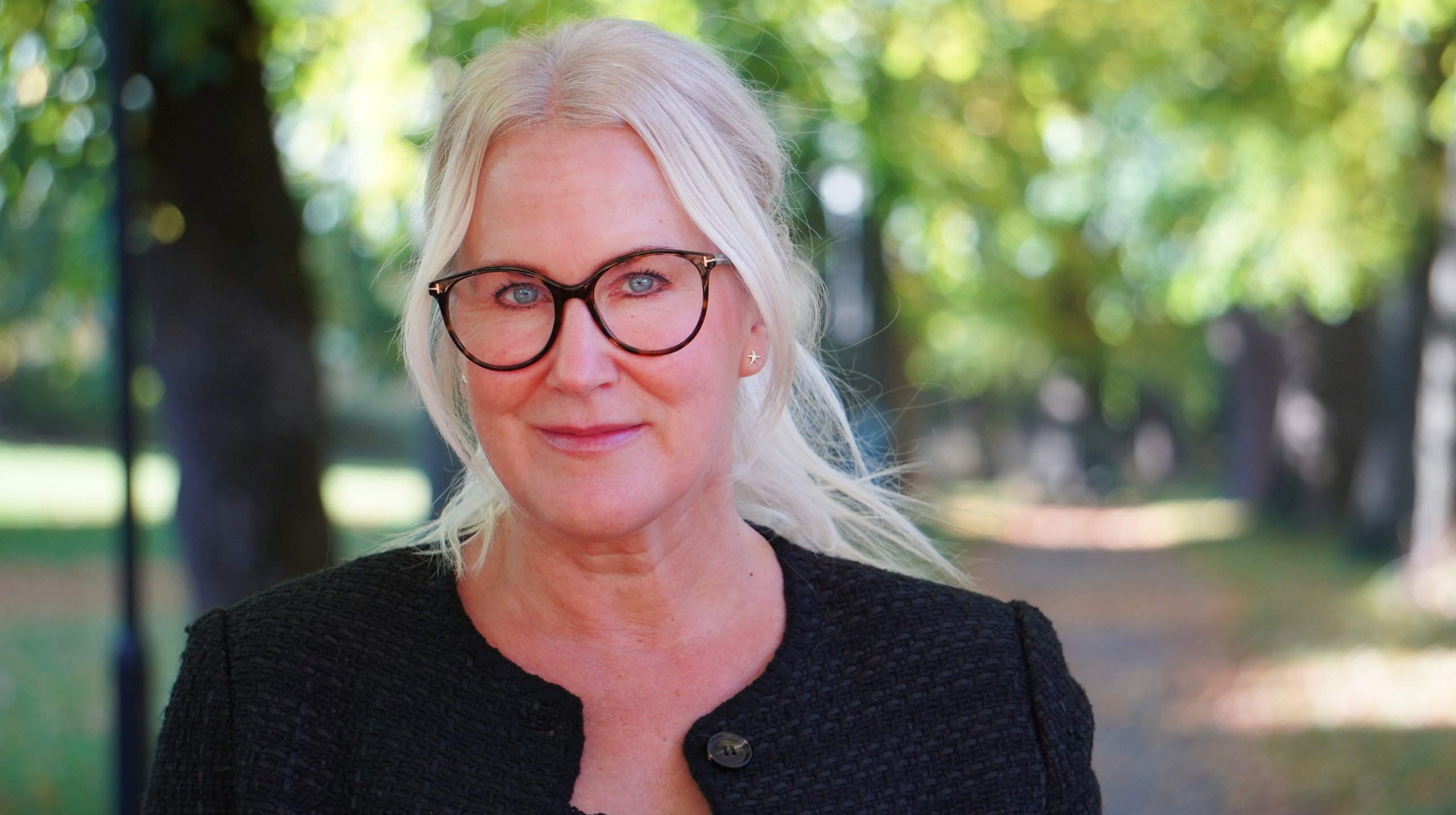 Tilliden til AI vokser, men den offentlige sektor halter bagefter i styring og ansvar