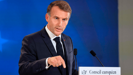 Svækket Macron er i kapløb mod uret