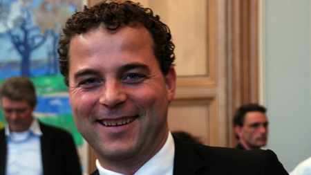 R til kamp for sine kommunale skanser