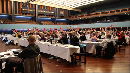 Politikere holder sig ude af pamperdiskussion