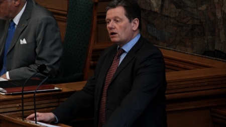 Minister lover fri proces til tinglysningsofre