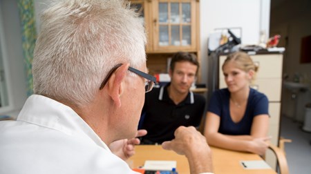 Lægeformand: Vi skal ikke sygemelde raske