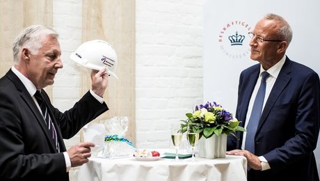 Ny minister skal omskoles til politik