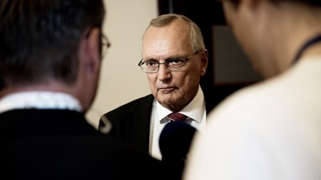 Bent Hansen: Slut med snik-snak og abekasteri