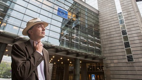 Civilt overblik: En lille båd, der gynger, fonde og forskning og to gamle tænkere