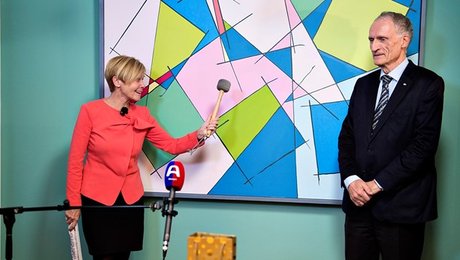 Klumme: VLAK-regeringen sætter bolde over bøger