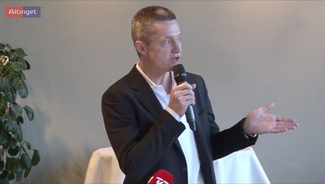 Departementschef takkede respekteret og beskeden Ellemann